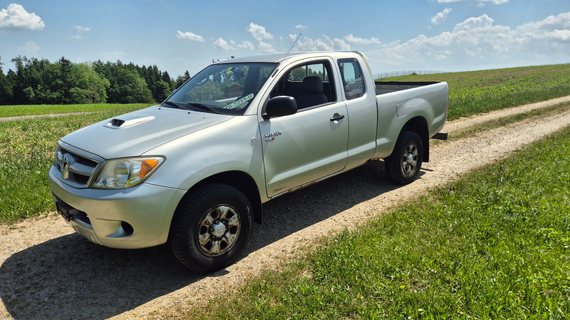 TOYOTA Hilux 4x4 ExtraCab LineaLuna-image-0