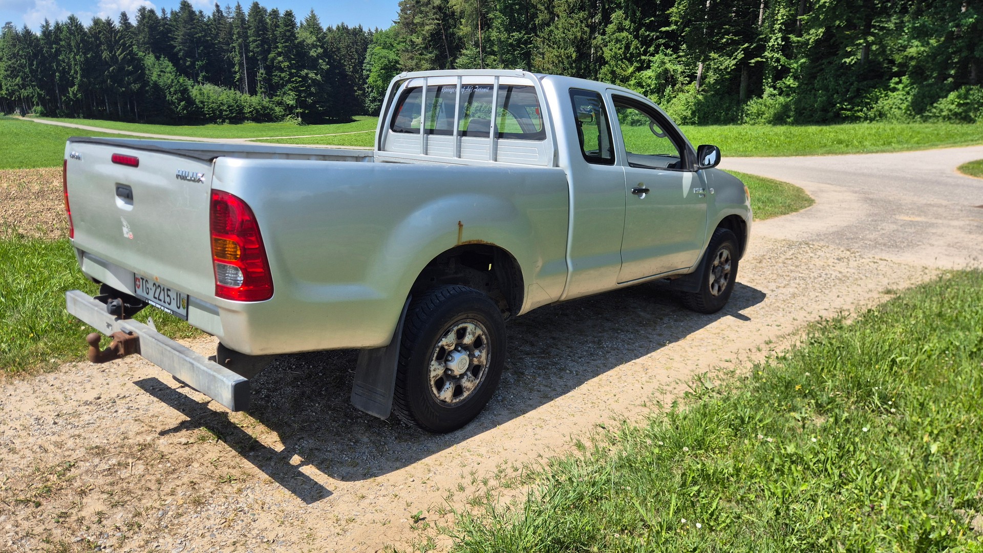 TOYOTA Hilux 4x4 ExtraCab LineaLuna-image-2
