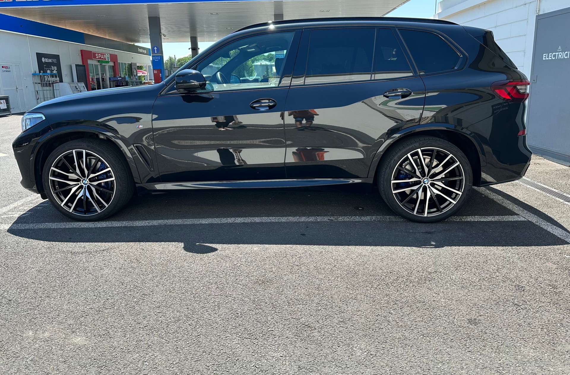 BMW XDrive 48V 40d M Sport Steptronic-image-5