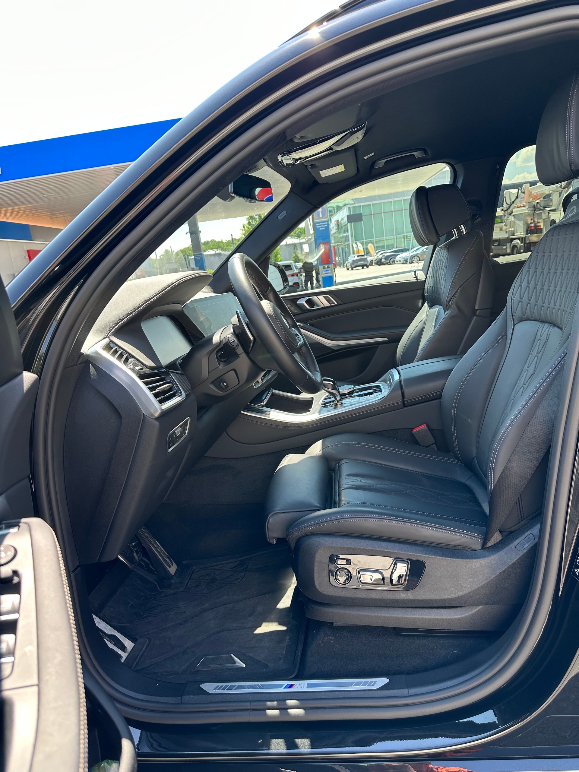 BMW XDrive 48V 40d M Sport Steptronic-image-3