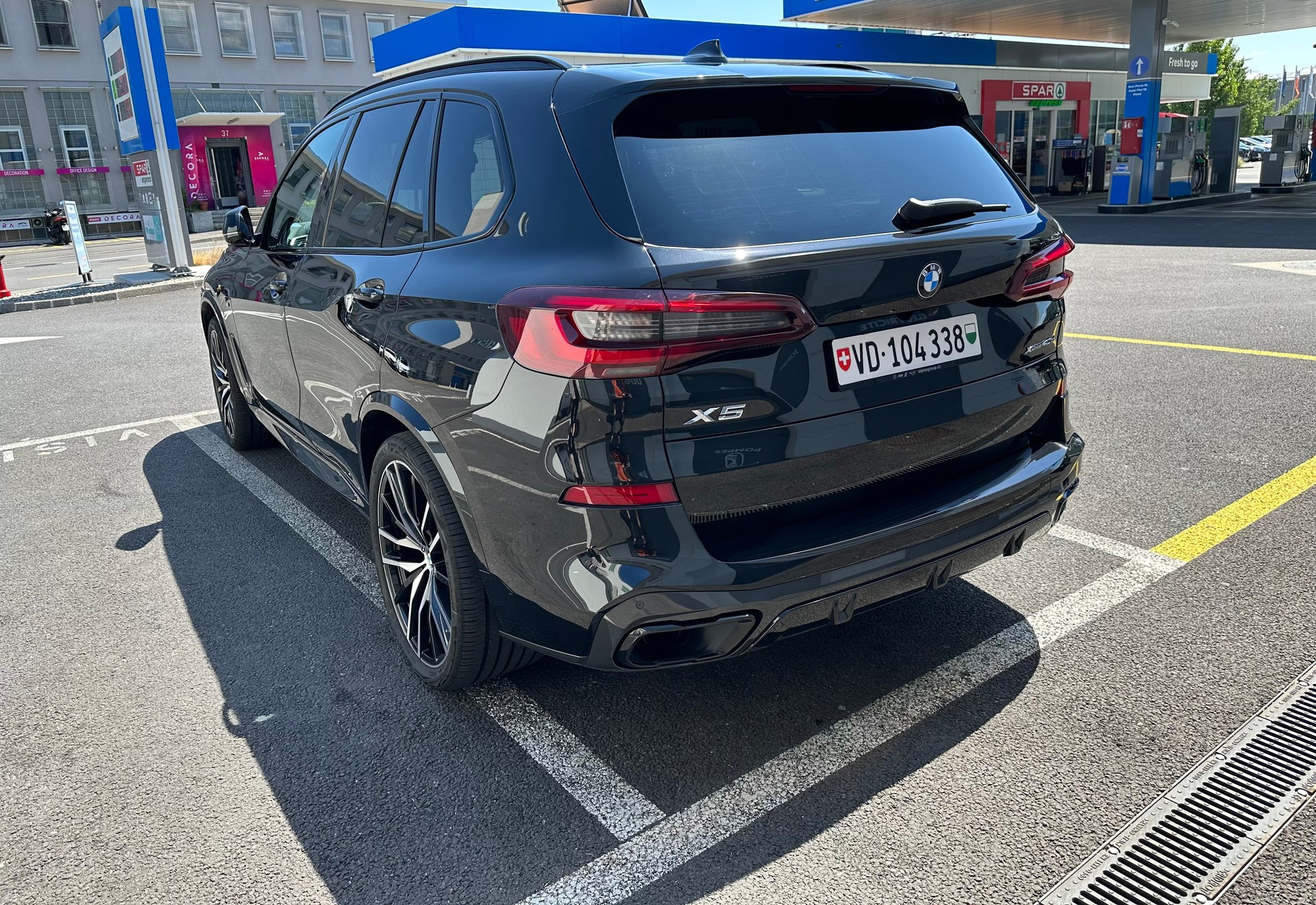 BMW XDrive 48V 40d M Sport Steptronic-image-4