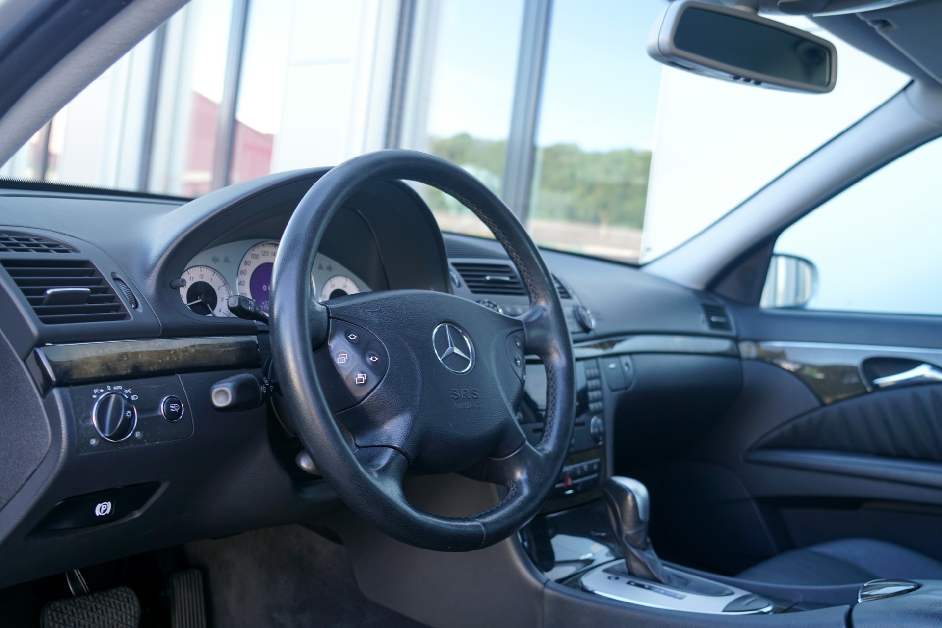 MERCEDES-BENZ E 320 CDI Avantgarde Automatic-image-4