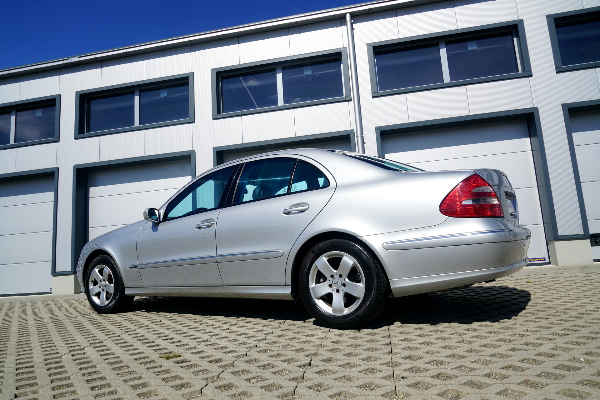 MERCEDES-BENZ E 320 CDI Avantgarde Automatic-image-1
