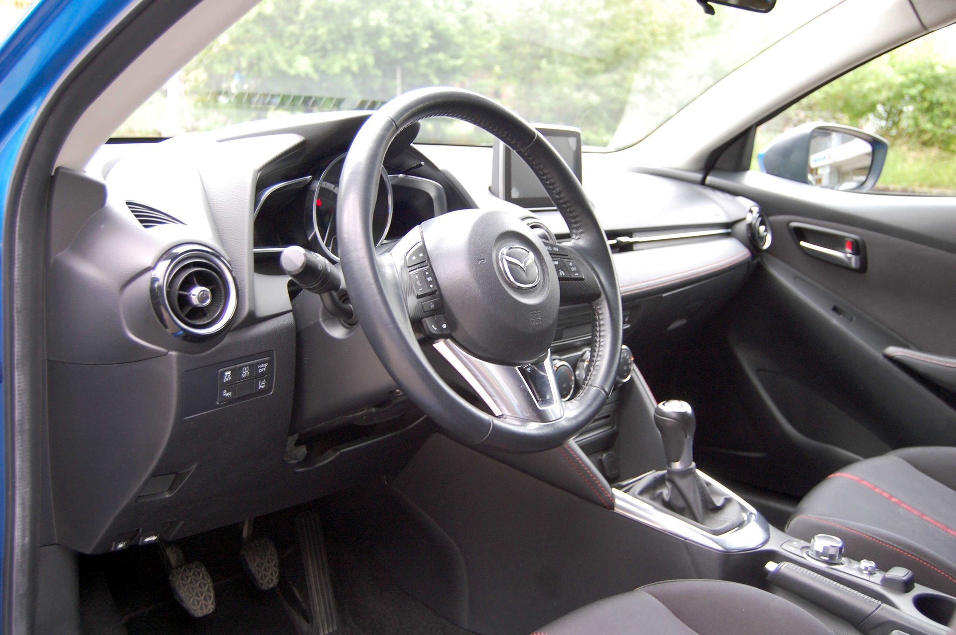 MAZDA 2 1.5i 16V Skyactiv-G Revolution-image-12