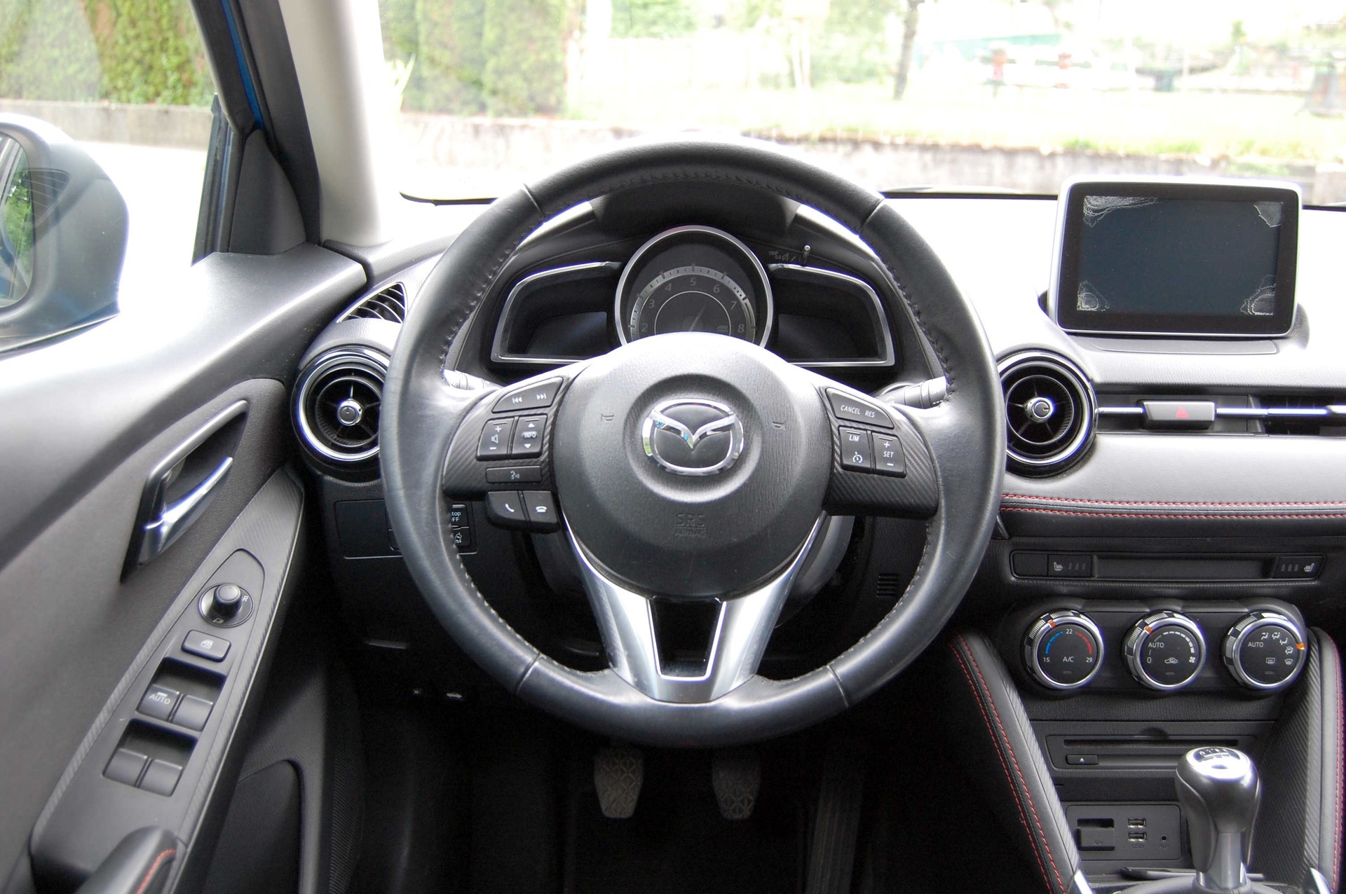 MAZDA 2 1.5i 16V Skyactiv-G Revolution-image-10