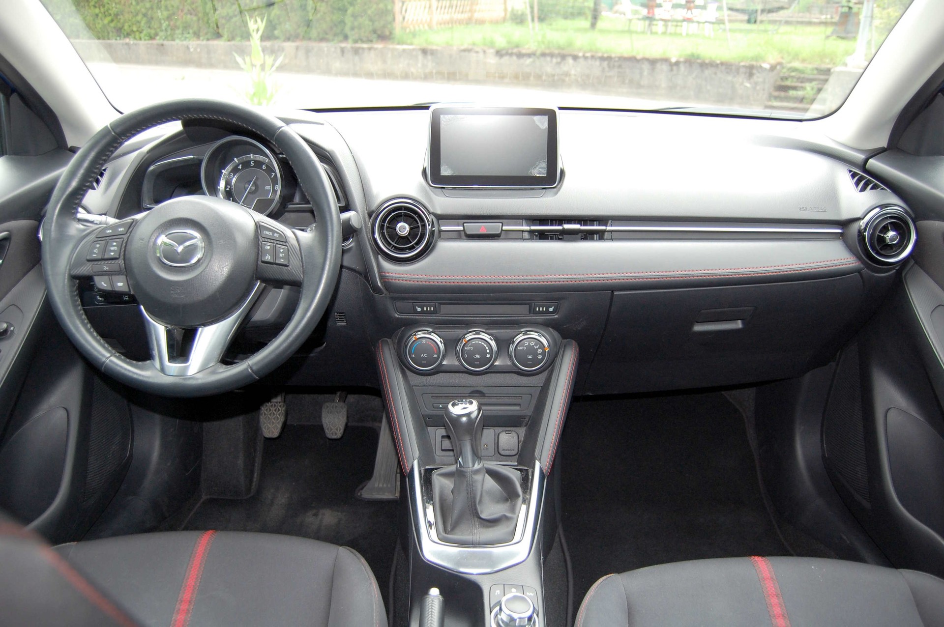 MAZDA 2 1.5i 16V Skyactiv-G Revolution-image-8