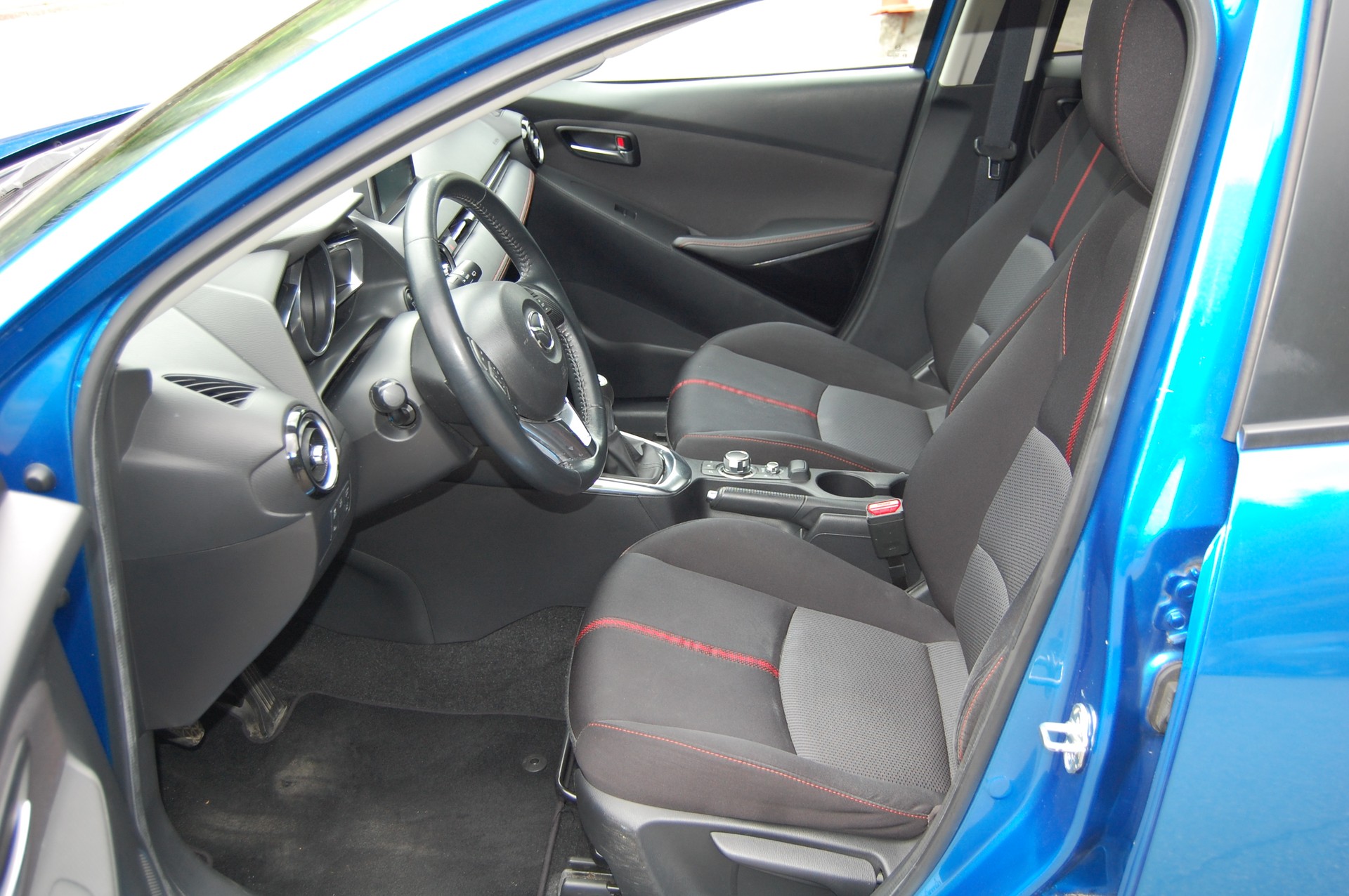 MAZDA 2 1.5i 16V Skyactiv-G Revolution-image-13