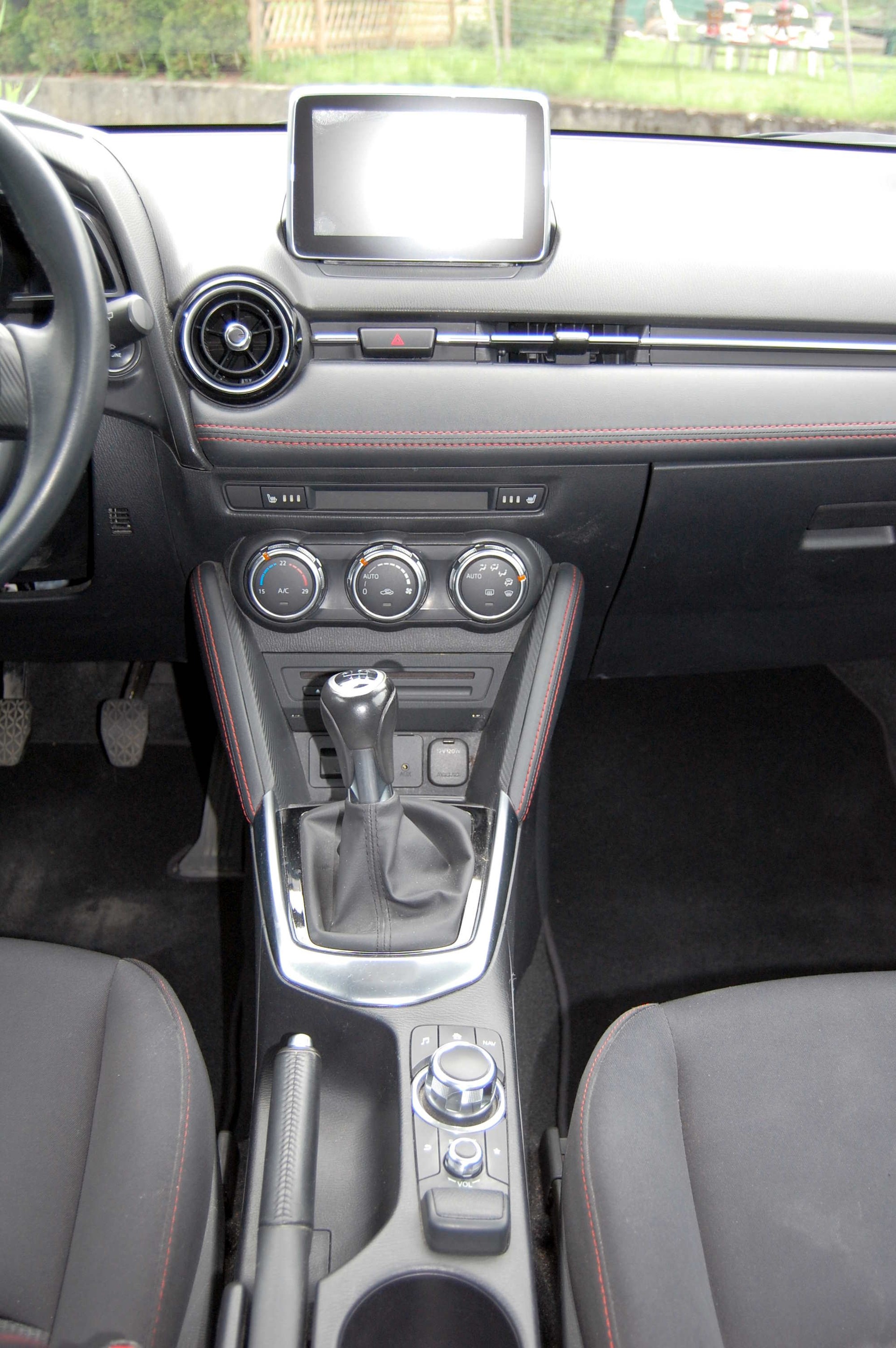 MAZDA 2 1.5i 16V Skyactiv-G Revolution-image-9