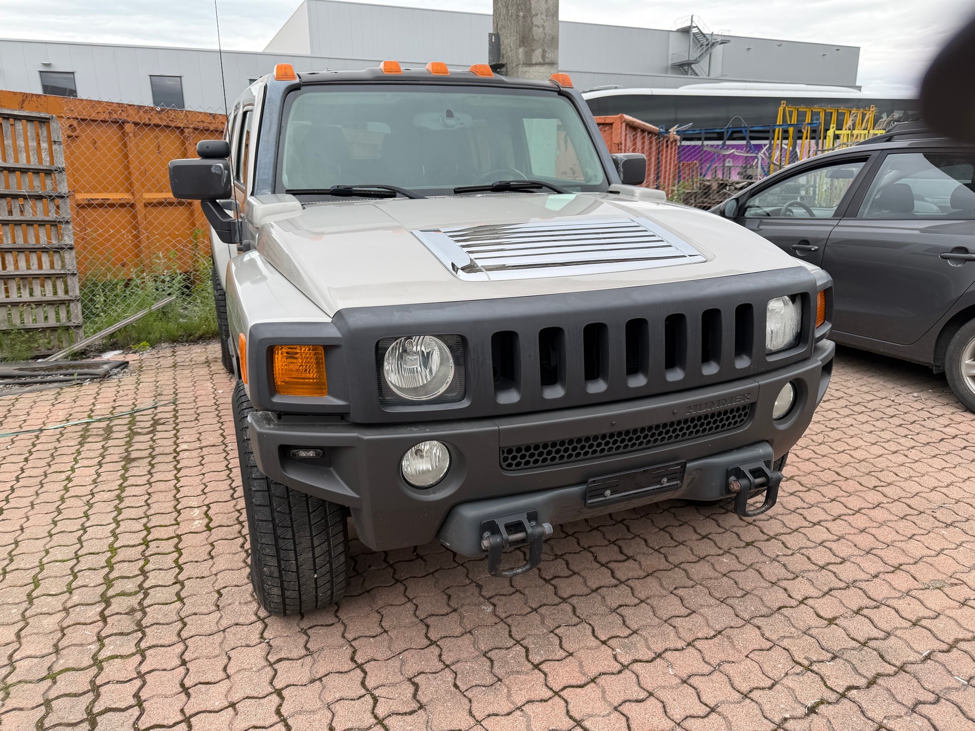 HUMMER H3 3.5 Luxury-image-1