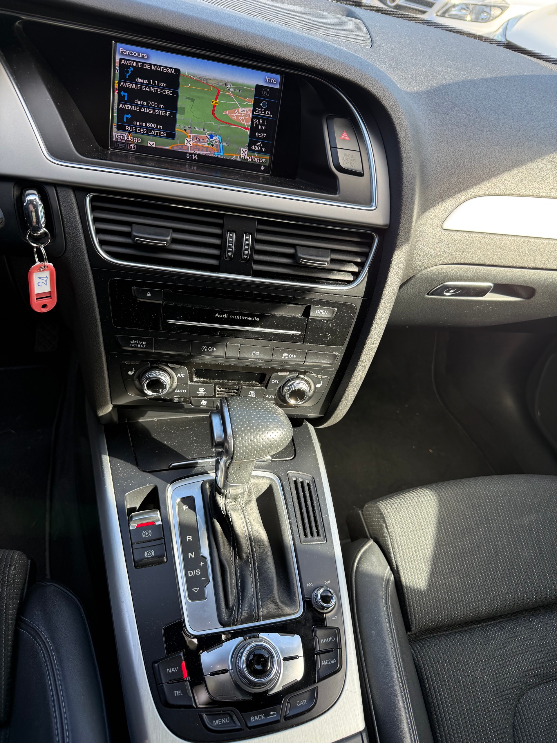 AUDI A4 Avant 2.0 TDI quattro S-tronic-image-8