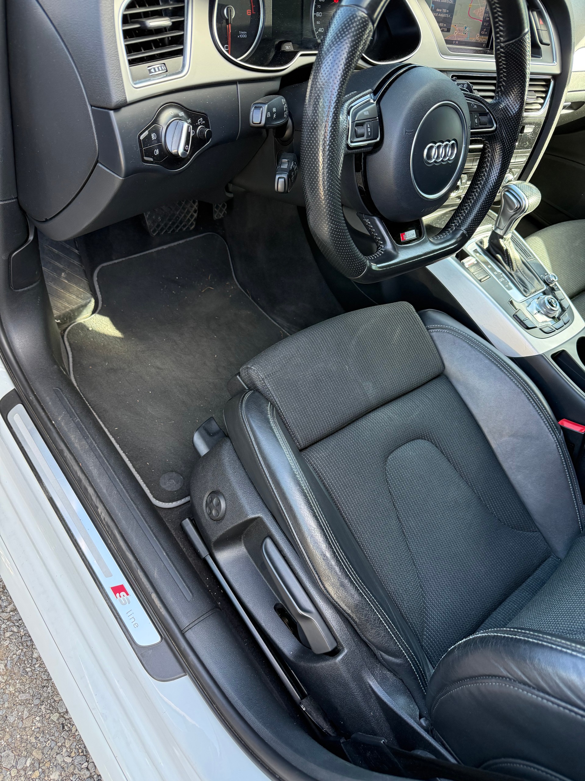 AUDI A4 Avant 2.0 TDI quattro S-tronic-image-14
