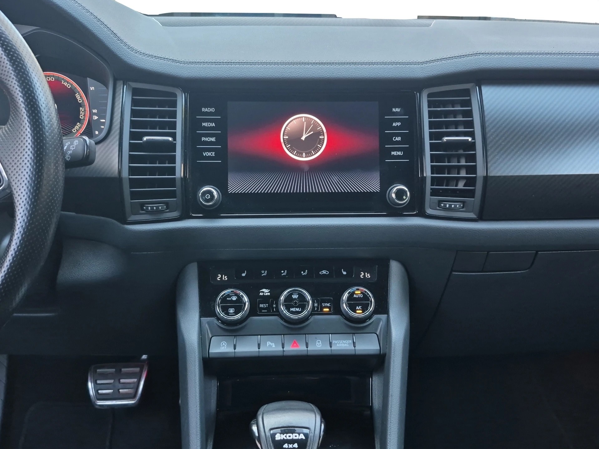 SKODA Kodiaq 2.0 TDI CR SportLine 4x4 DSG *Anhängerkupplung*-image-9