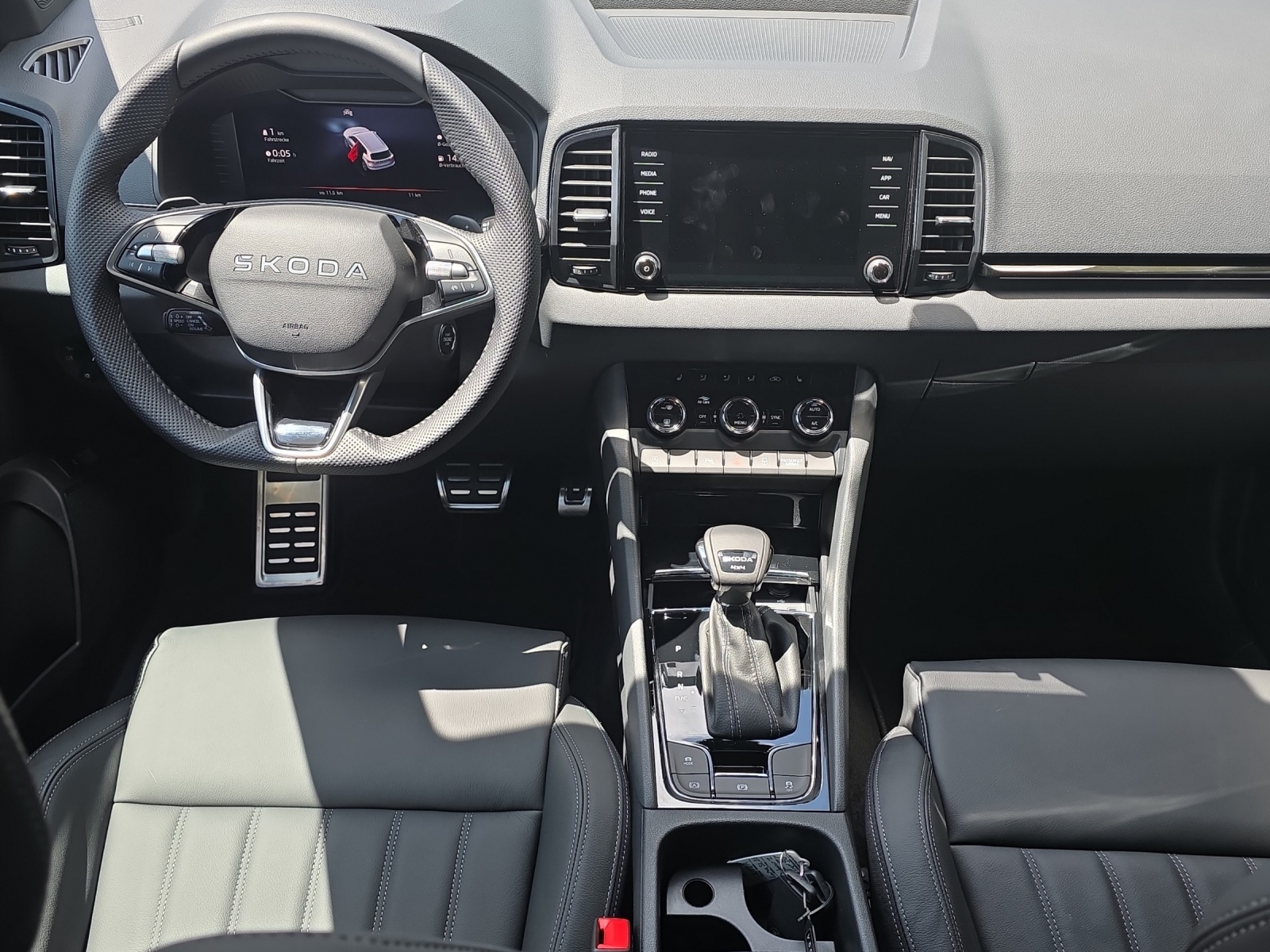SKODA Karoq 2.0 TSI SportLine 4x4 DSG-image-8