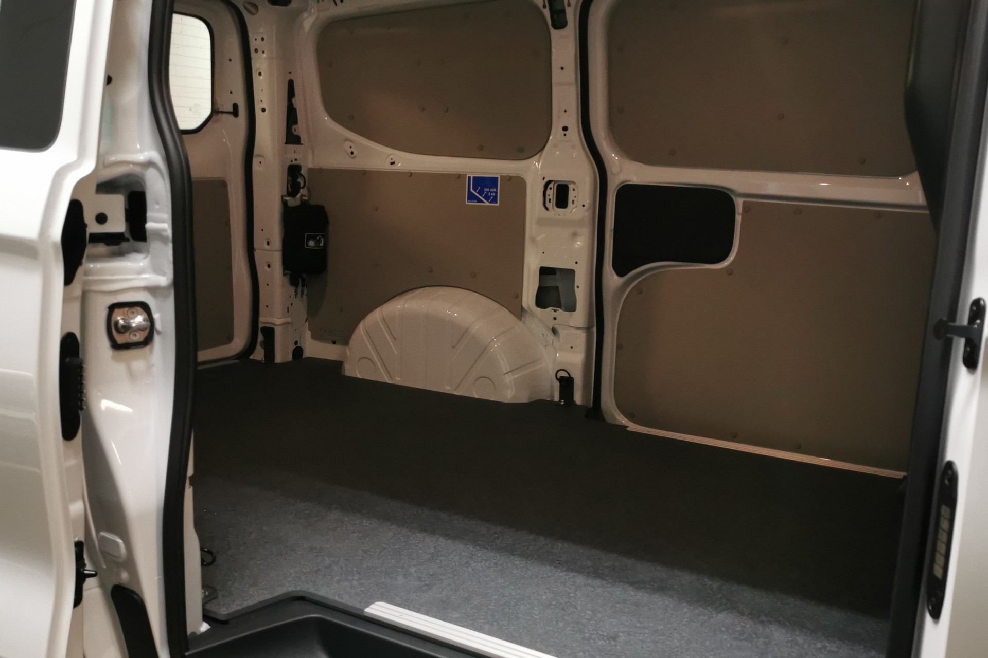 VW Transporter 2.0 TDI-image-13