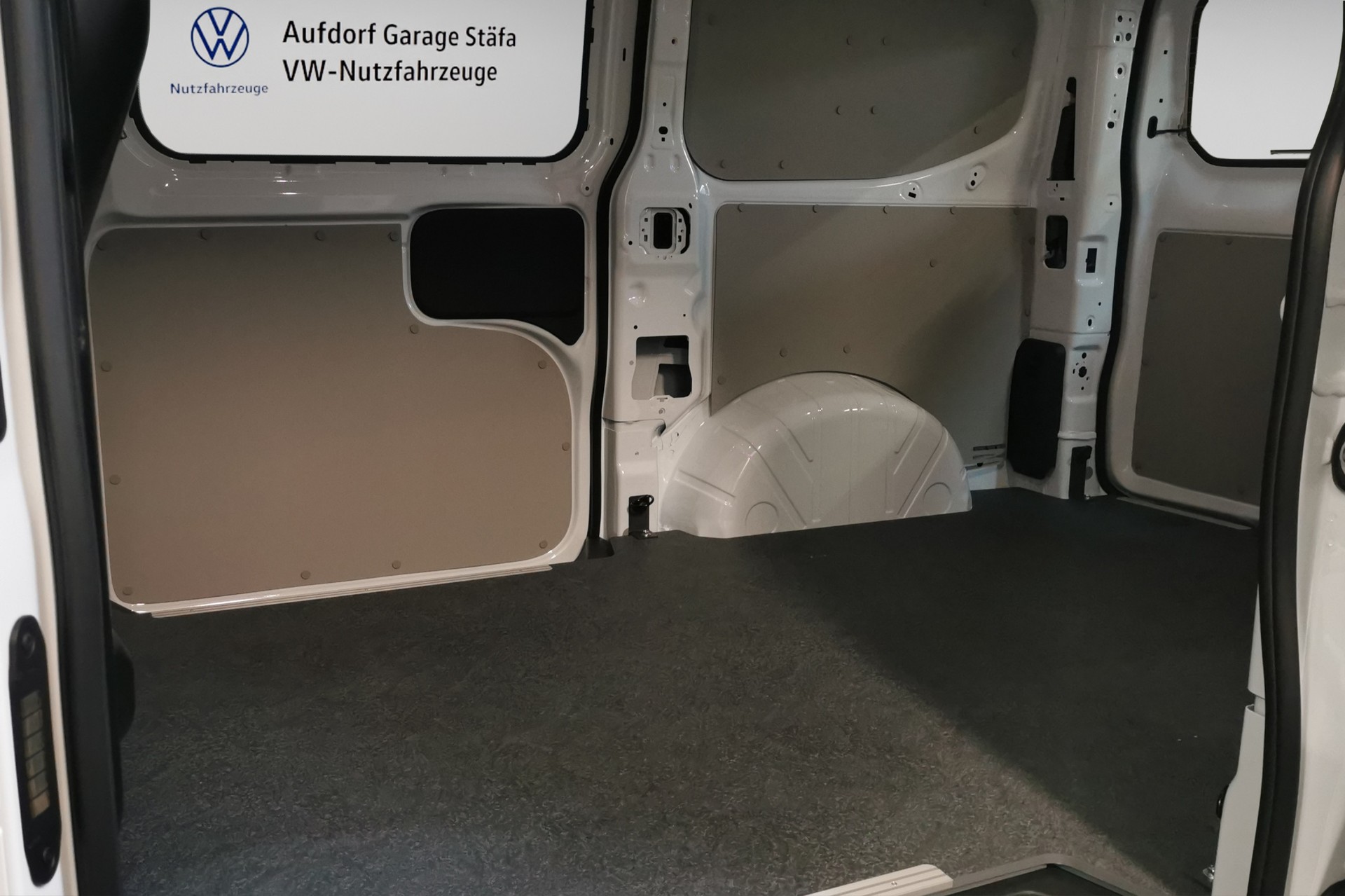 VW Transporter 2.0 TDI-image-11