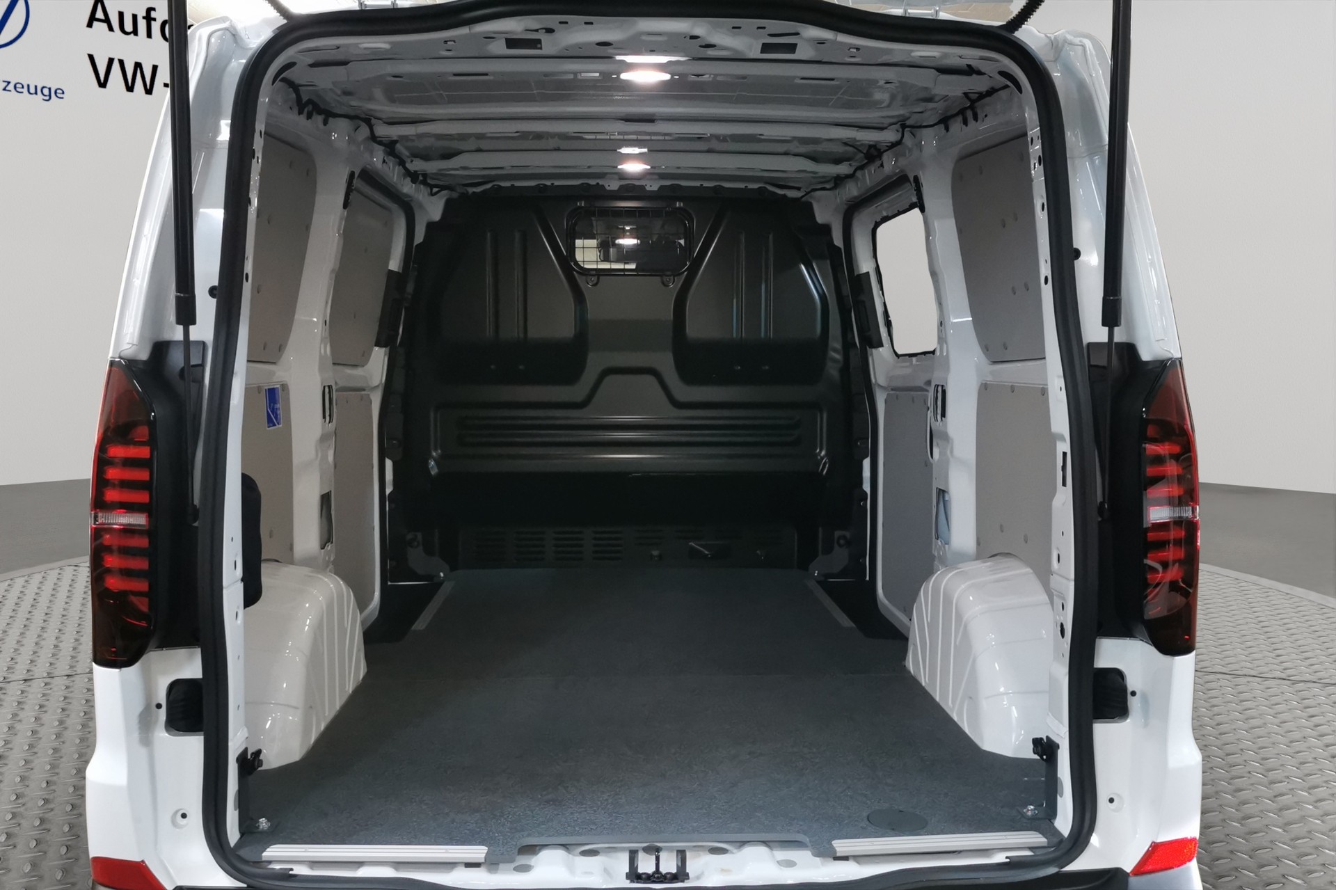VW Transporter 2.0 TDI-image-12