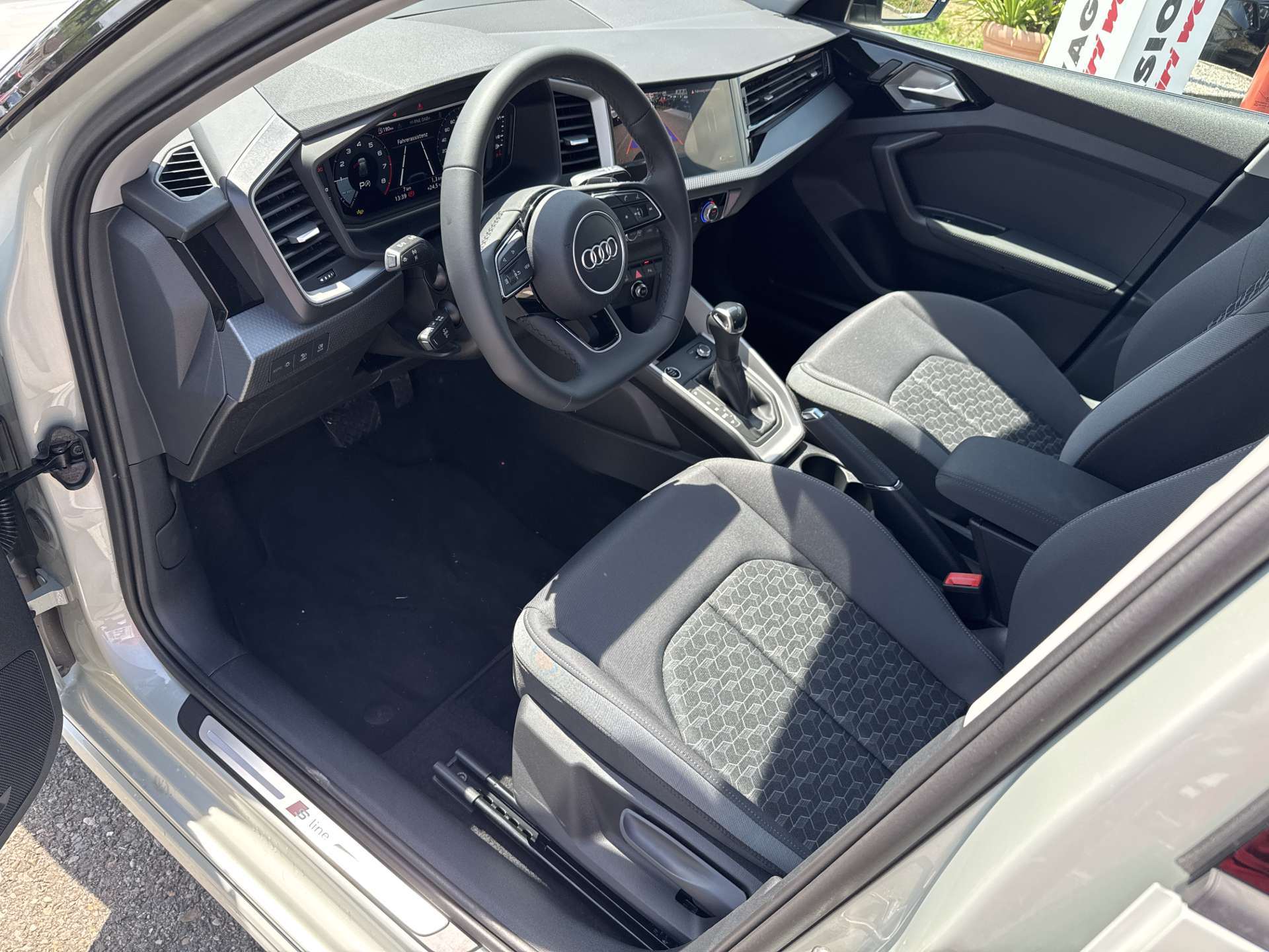 AUDI A1 Sportback 30 TFSi S-Line S-Tronic Automat-image-4