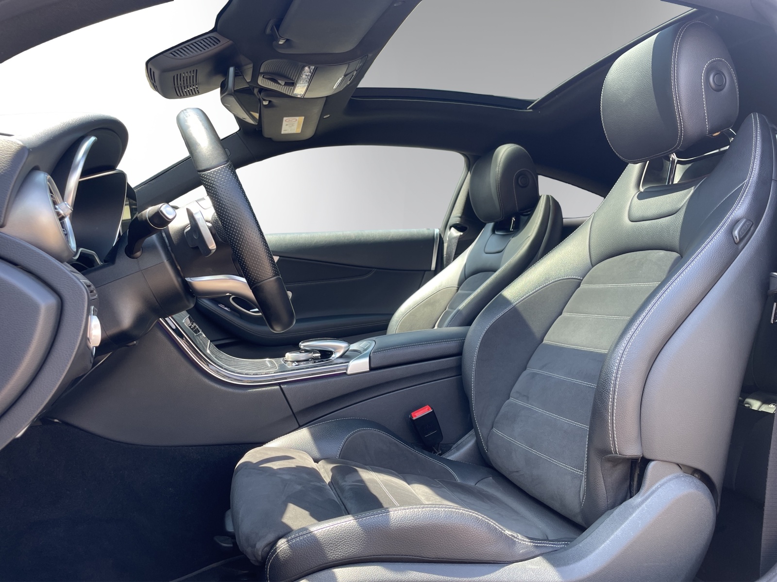 MERCEDES-BENZ C 200 Coupé 4Matic AMG Line 9G-Tronic-image-9