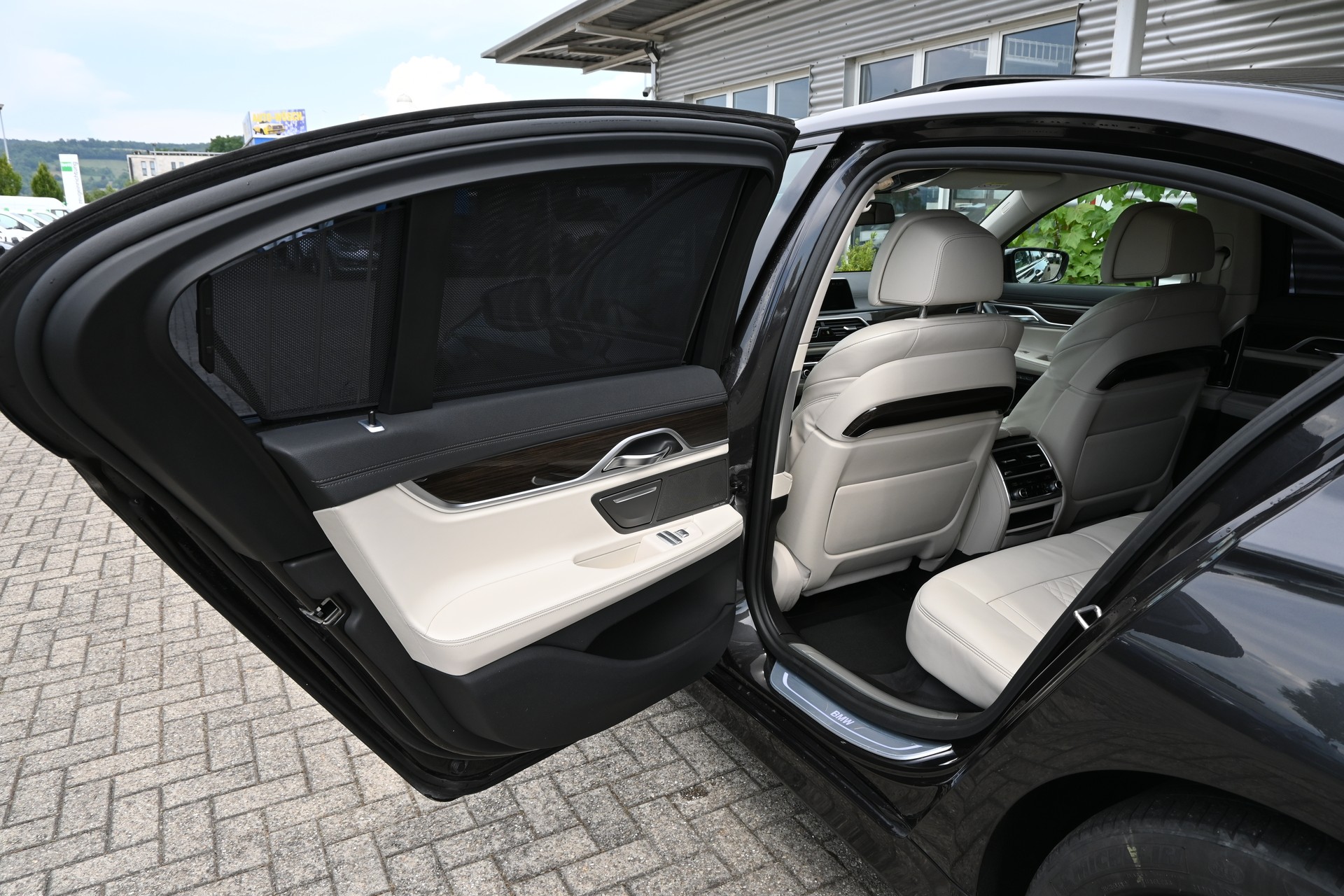 BMW 730d xDrive Steptronic-image-14
