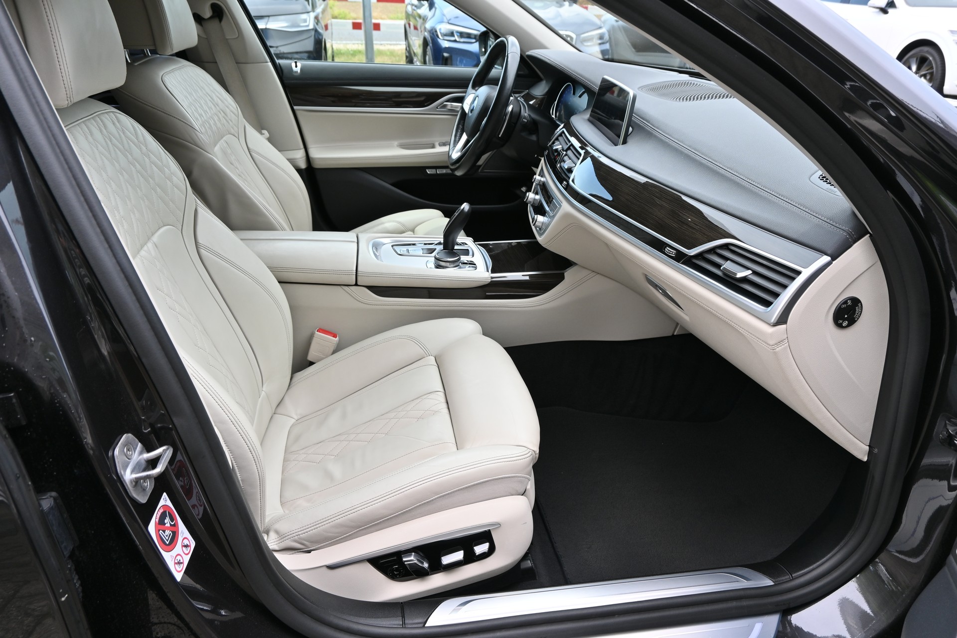 BMW 730d xDrive Steptronic-image-11