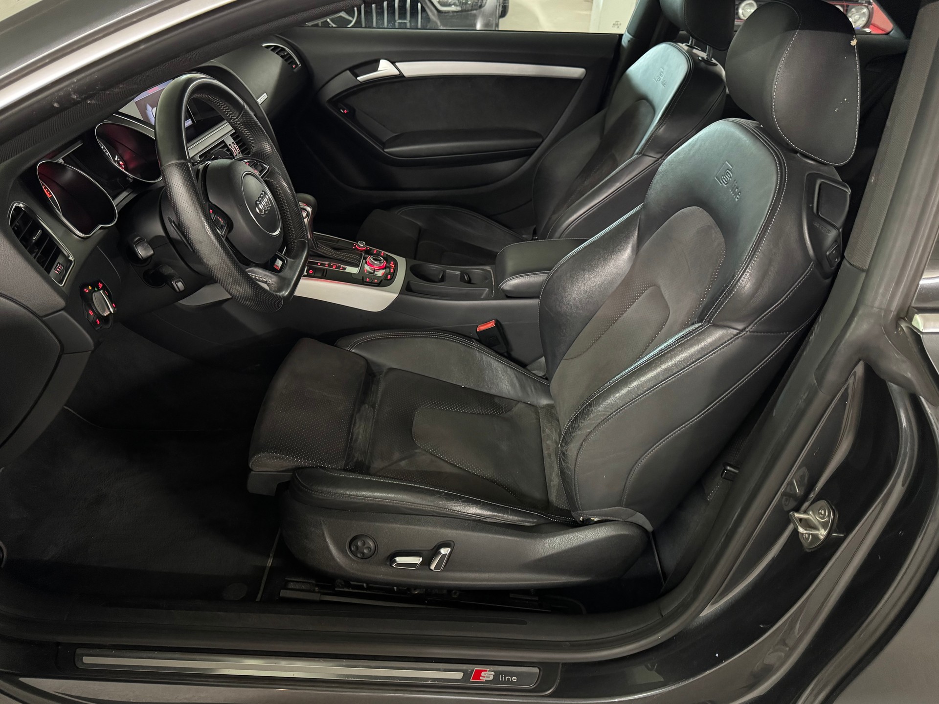 AUDI A5 Coupé 2.0 TFSI quattro S-tronic S-Line-image-11