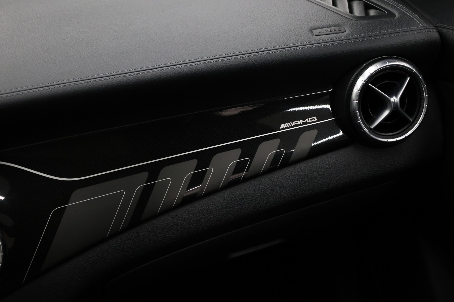 MERCEDES-BENZ CLA 45 AMG 4m Shooting Brake-image-24