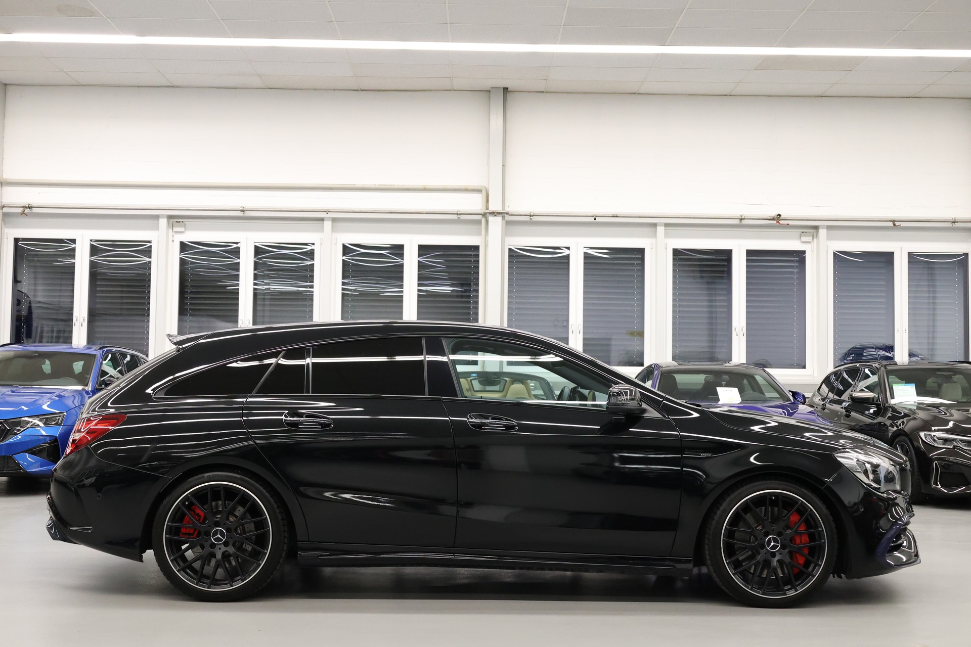 MERCEDES-BENZ CLA 45 AMG 4m Shooting Brake-image-8