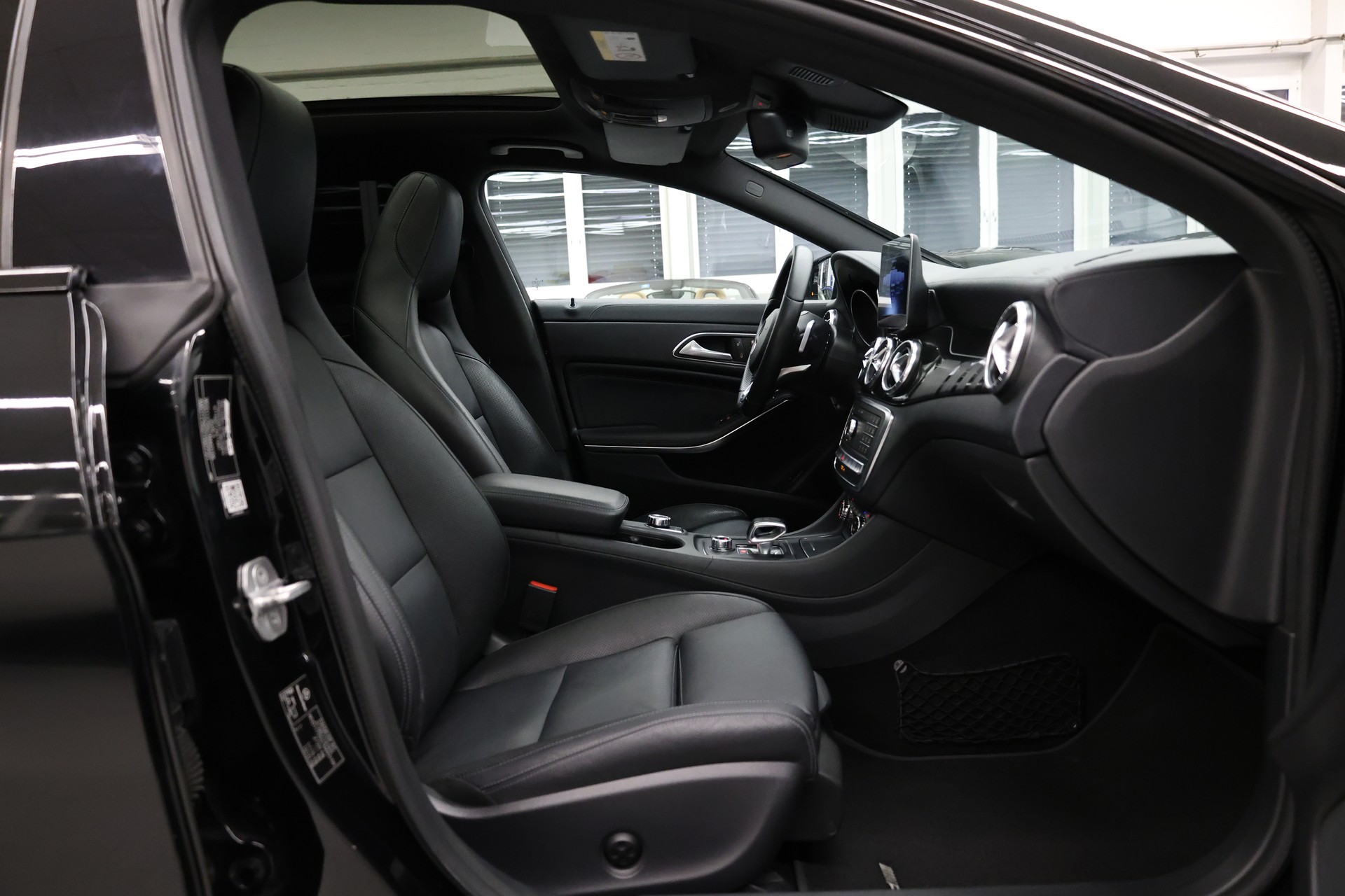MERCEDES-BENZ CLA 45 AMG 4m Shooting Brake-image-19