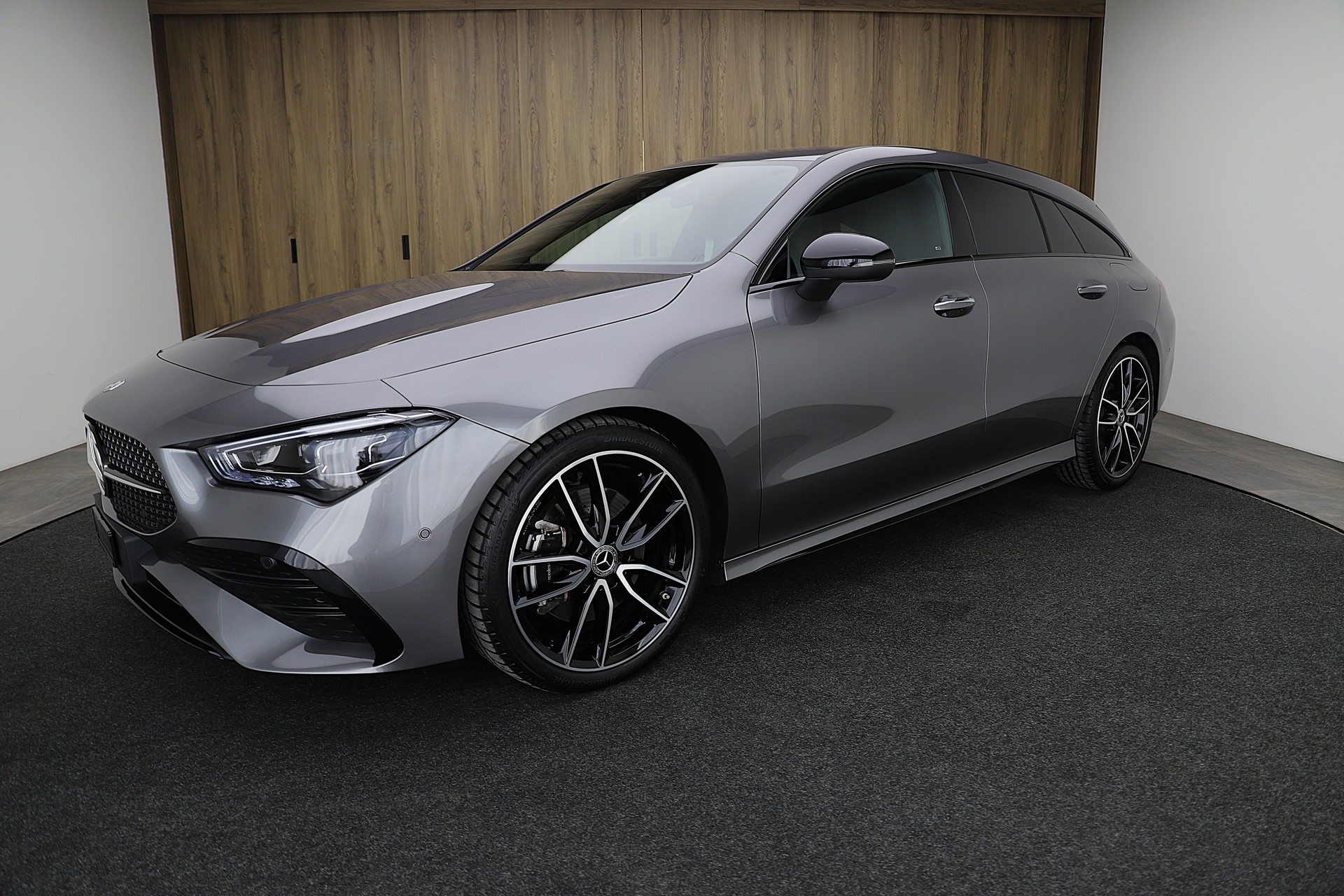 MERCEDES-BENZ CLA 200 d Shooting Brake 7G-DCT AMG Line Night Edition