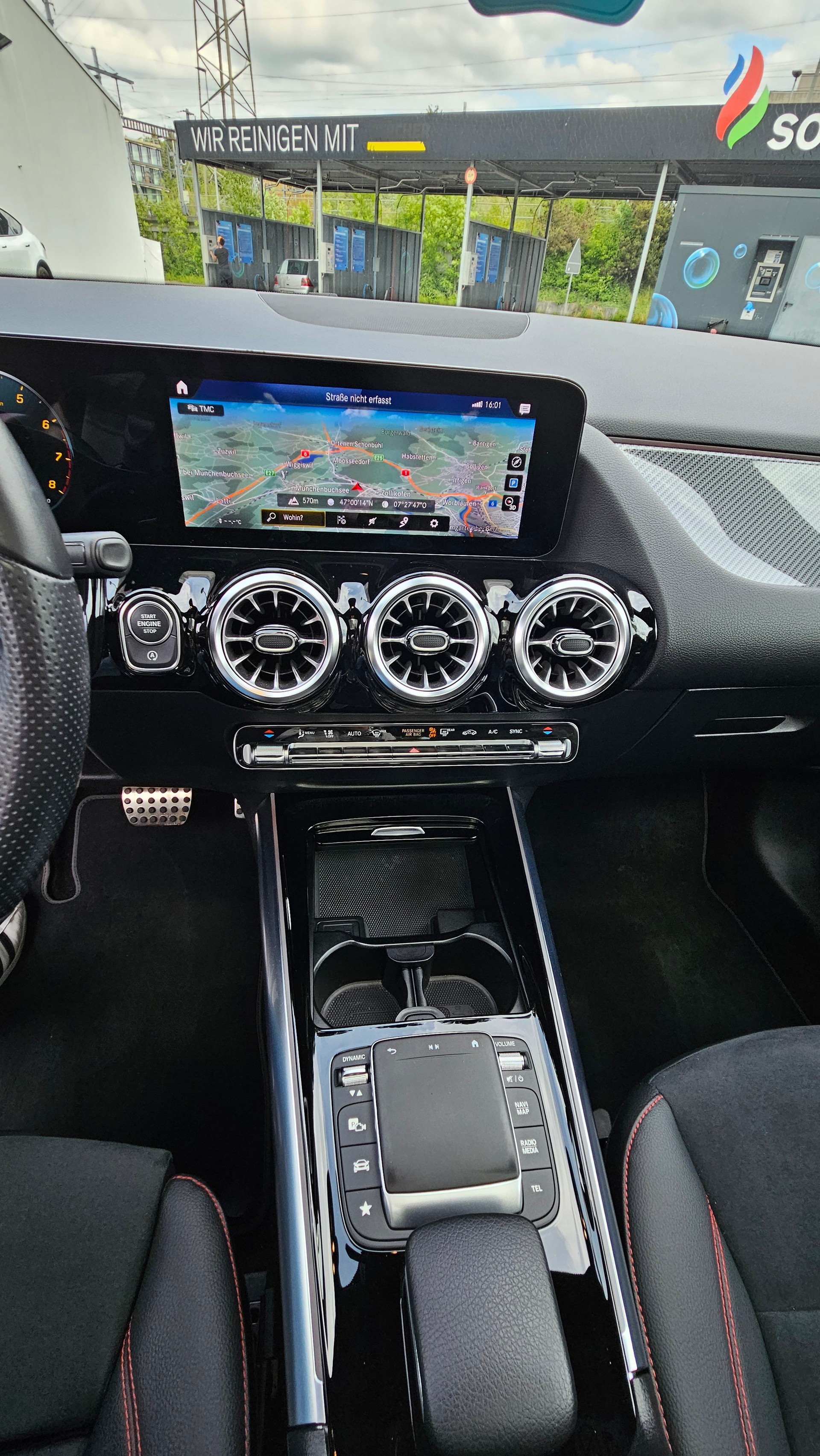 MERCEDES-BENZ GLA 250 AMG Line 4matic-image-8