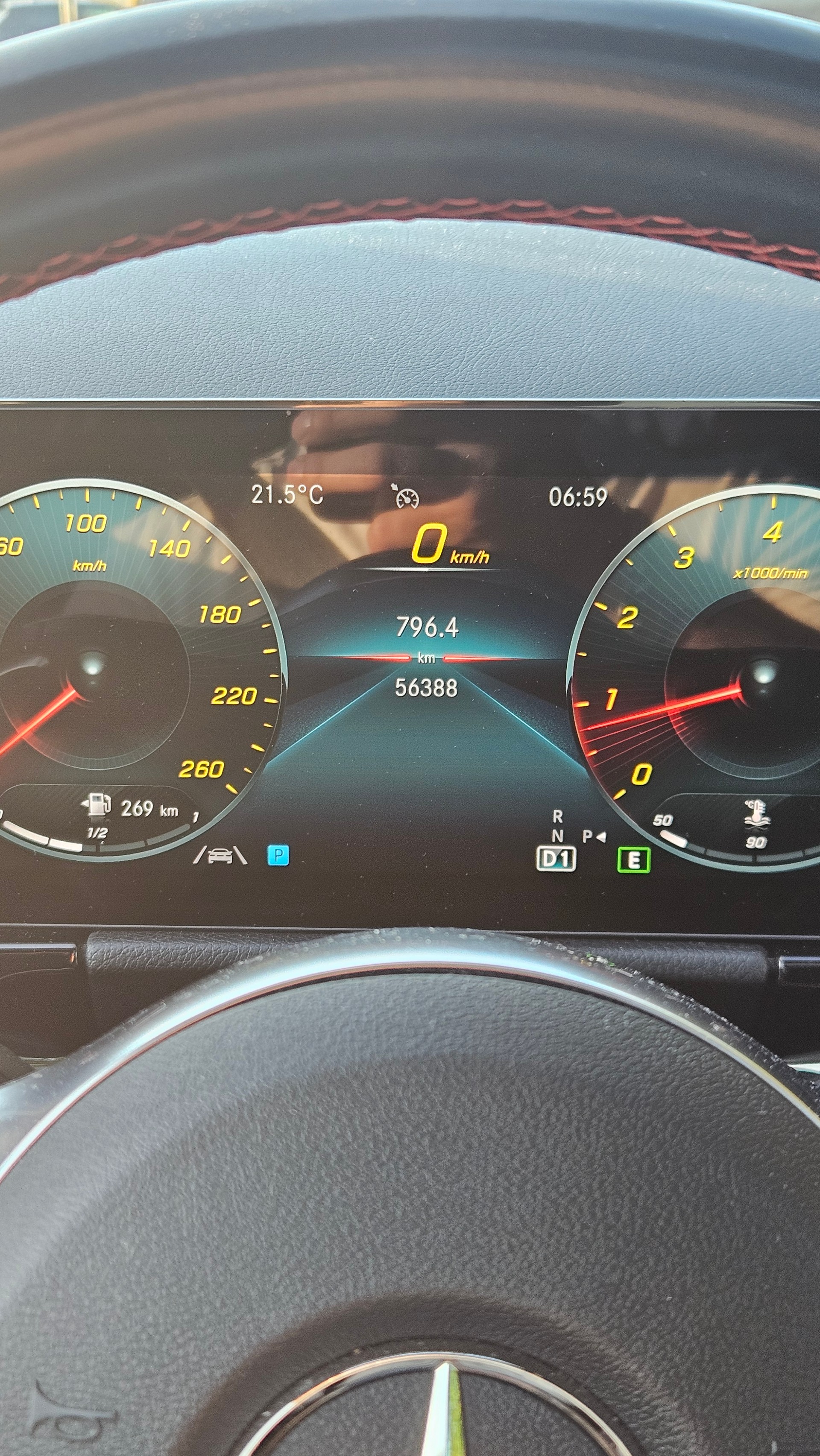MERCEDES-BENZ GLA 250 AMG Line 4matic-image-5