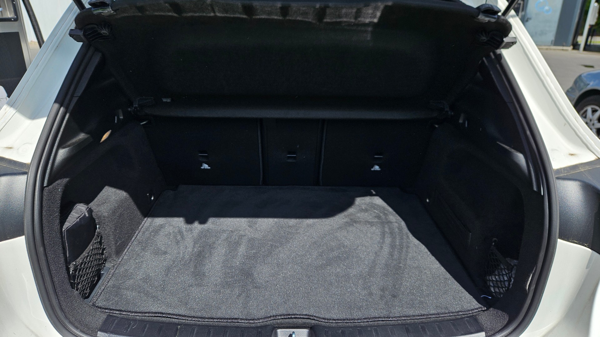 MERCEDES-BENZ GLA 250 AMG Line 4matic-image-6