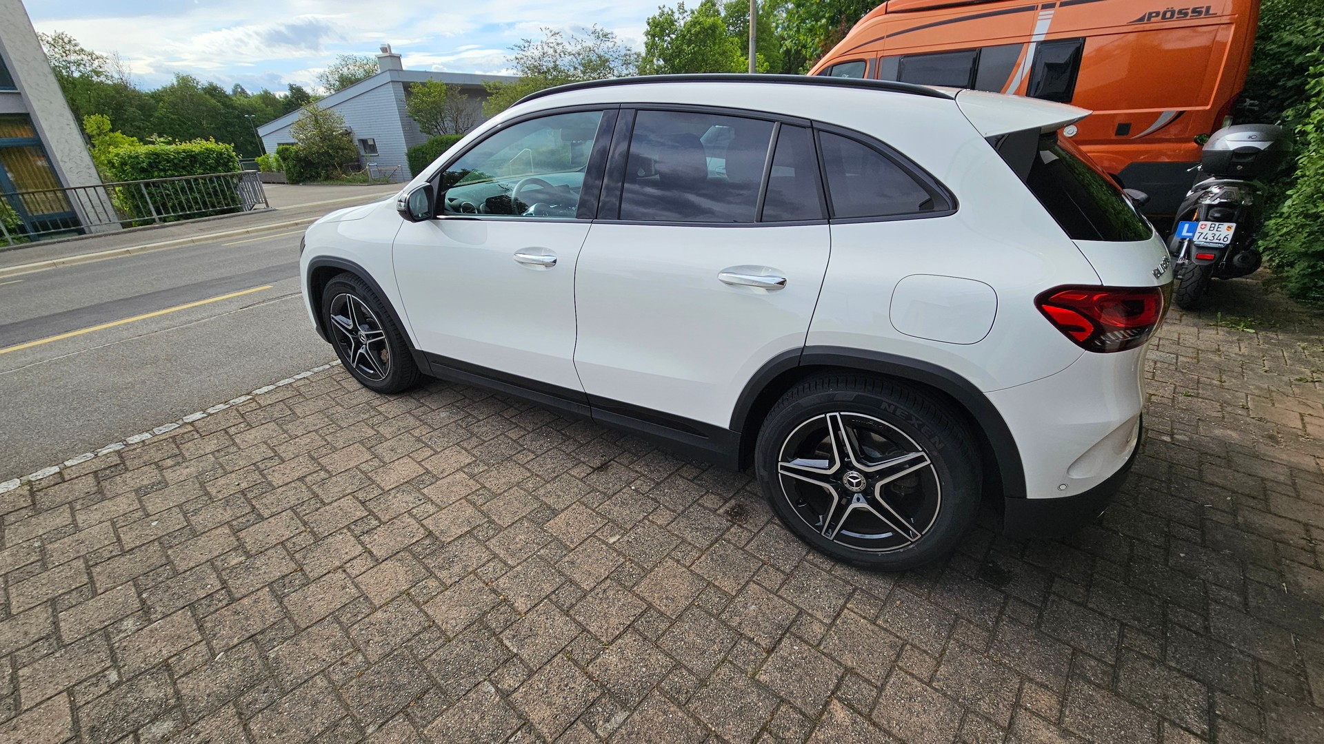 MERCEDES-BENZ GLA 250 AMG Line 4matic-image-2