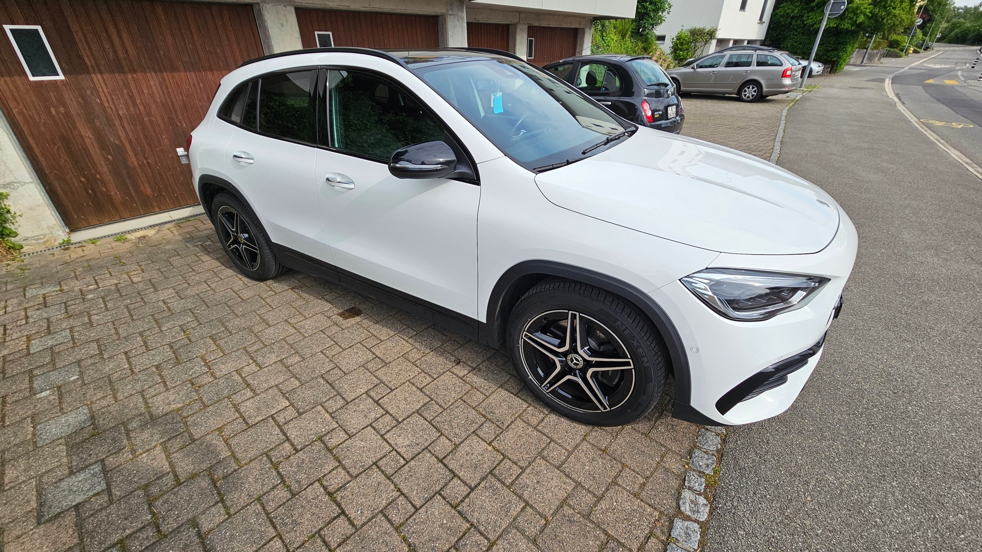 MERCEDES-BENZ GLA 250 AMG Line 4matic-image-1