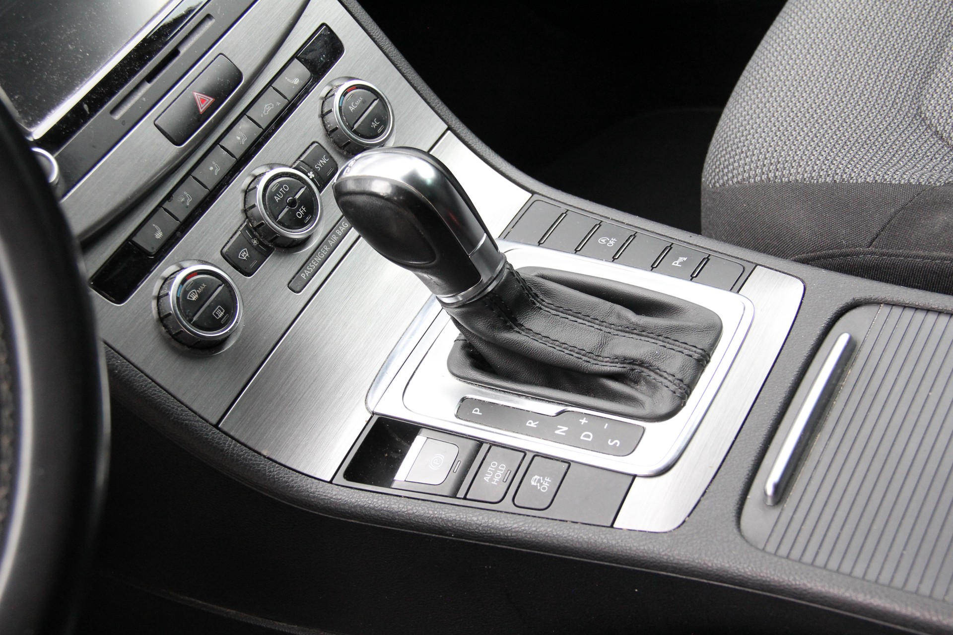 VW Passat Variant 2.0 TDI BlueMotion Technology Comfortline DSG-image-9