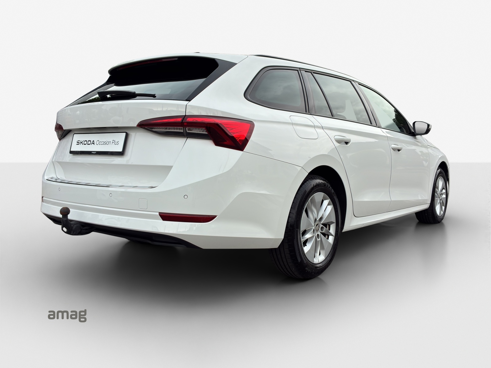 SKODA Octavia Combi 2.0 TDI DSG Ambition-image-4