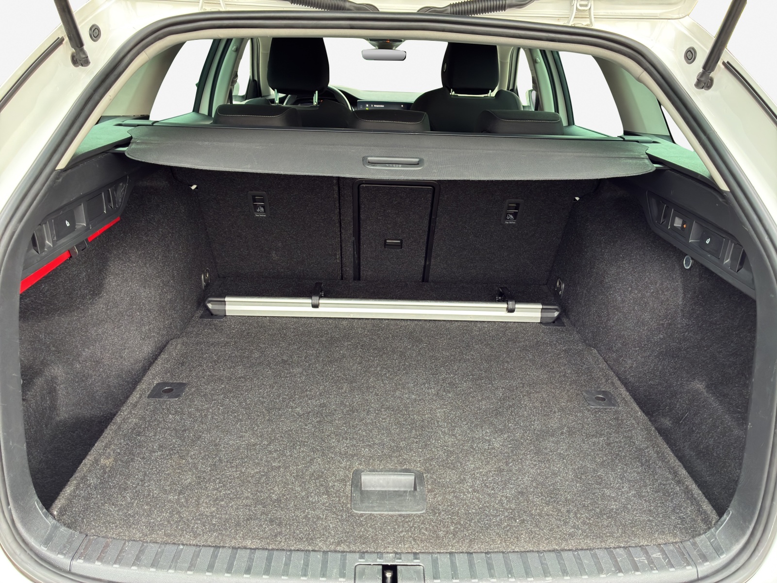 SKODA Octavia Combi 2.0 TDI DSG Ambition-image-12