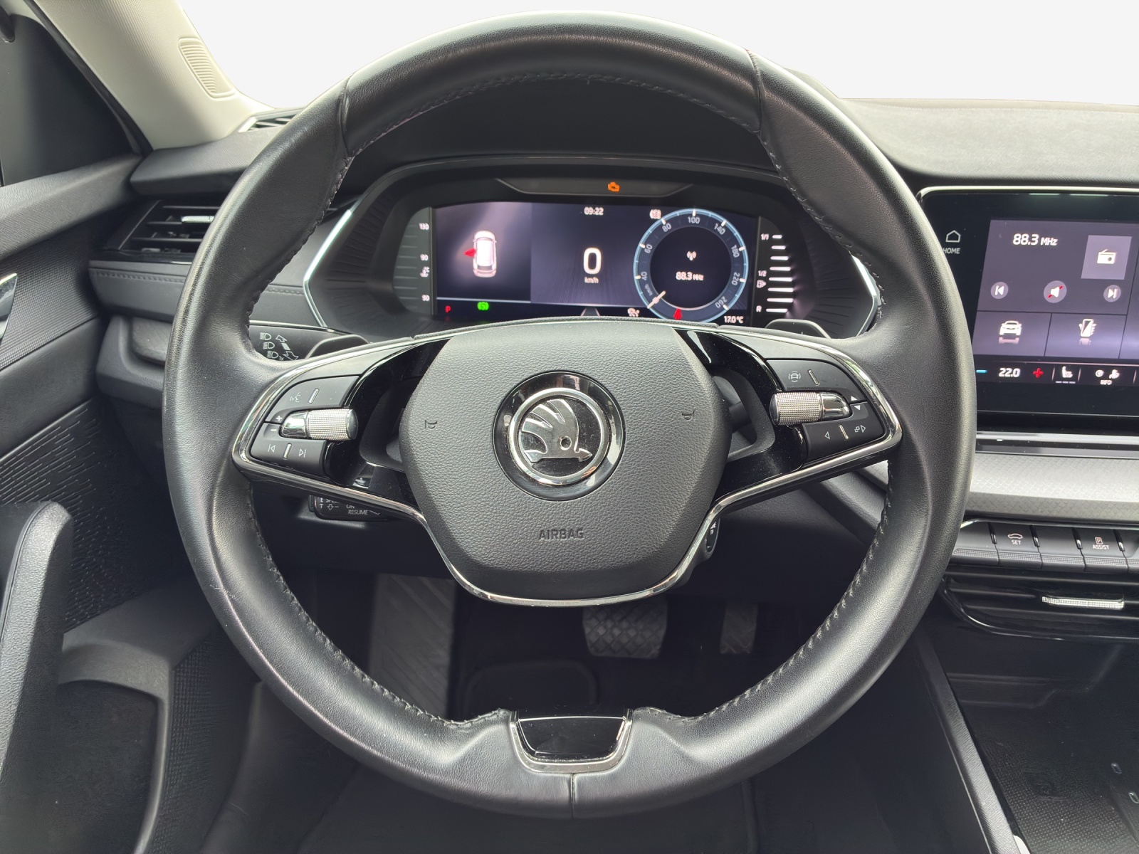 SKODA Octavia Combi 2.0 TDI DSG Ambition-image-9