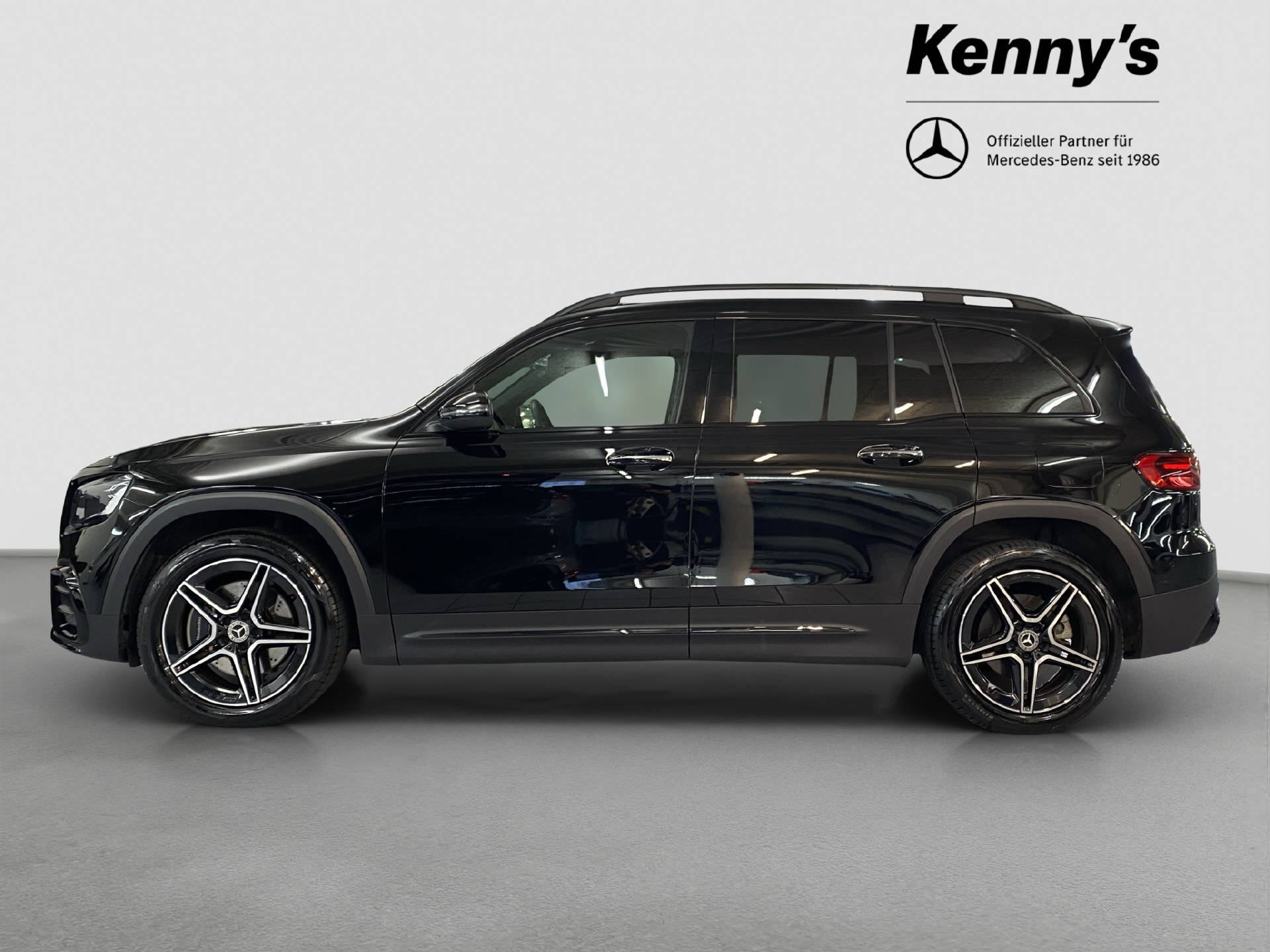 MERCEDES-BENZ GLB 220 AMG Line 4MATIC-image-2