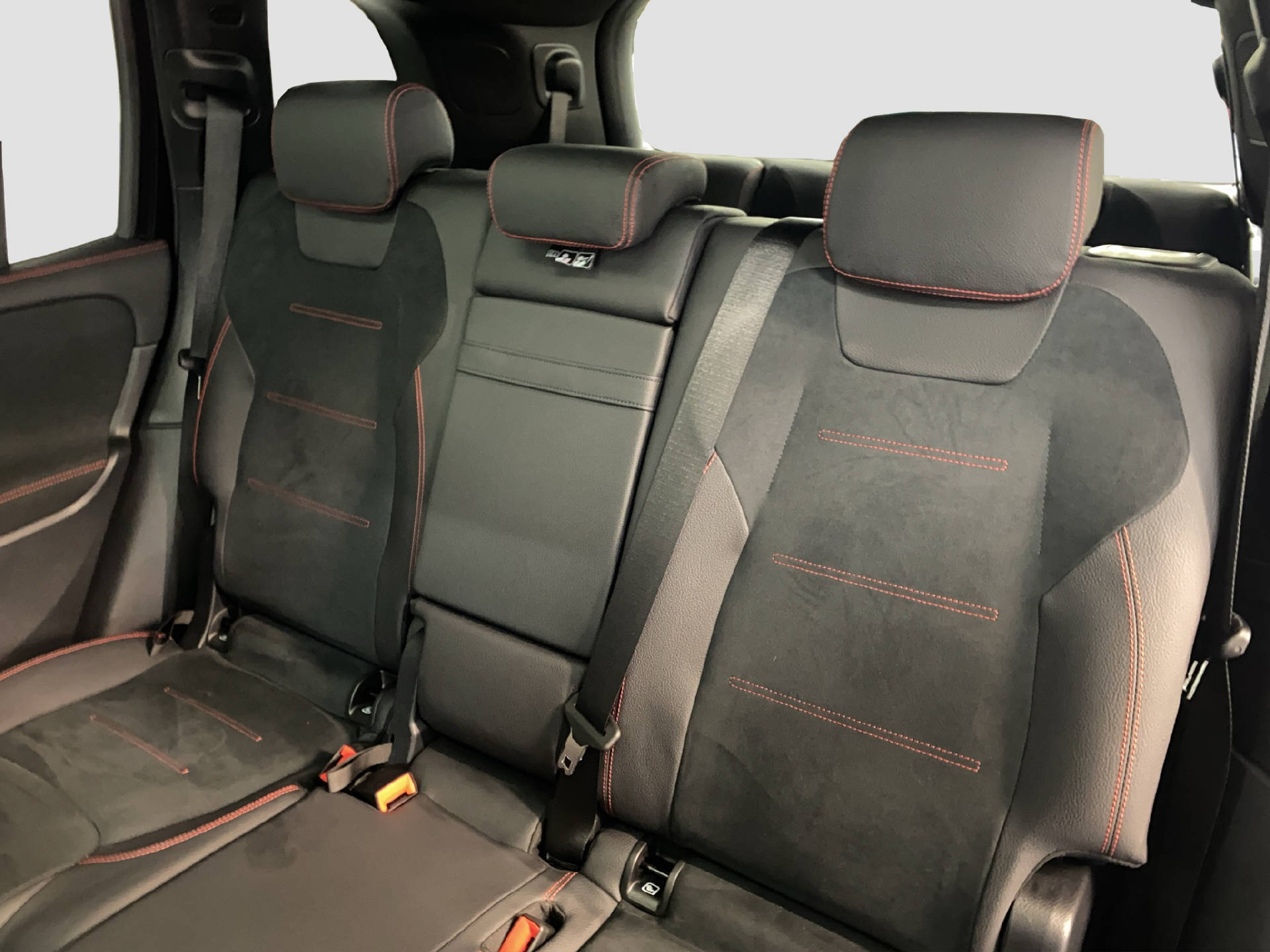 MERCEDES-BENZ GLB 220 AMG Line 4MATIC-image-13