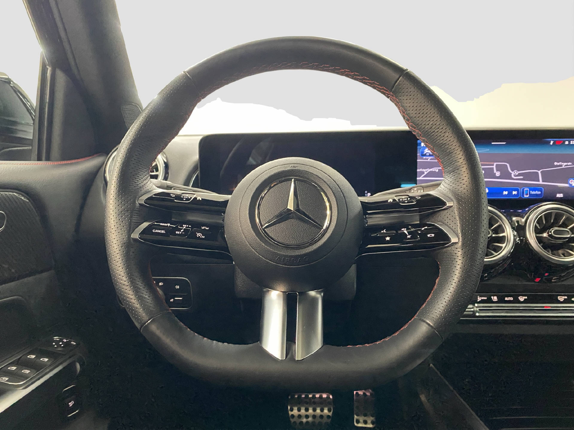 MERCEDES-BENZ GLB 220 AMG Line 4MATIC-image-8