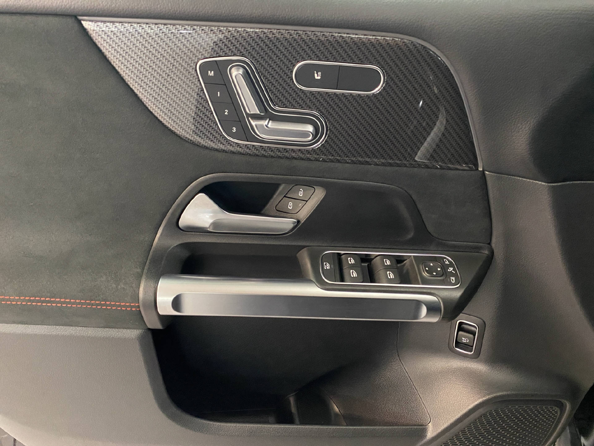 MERCEDES-BENZ GLB 220 AMG Line 4MATIC-image-12