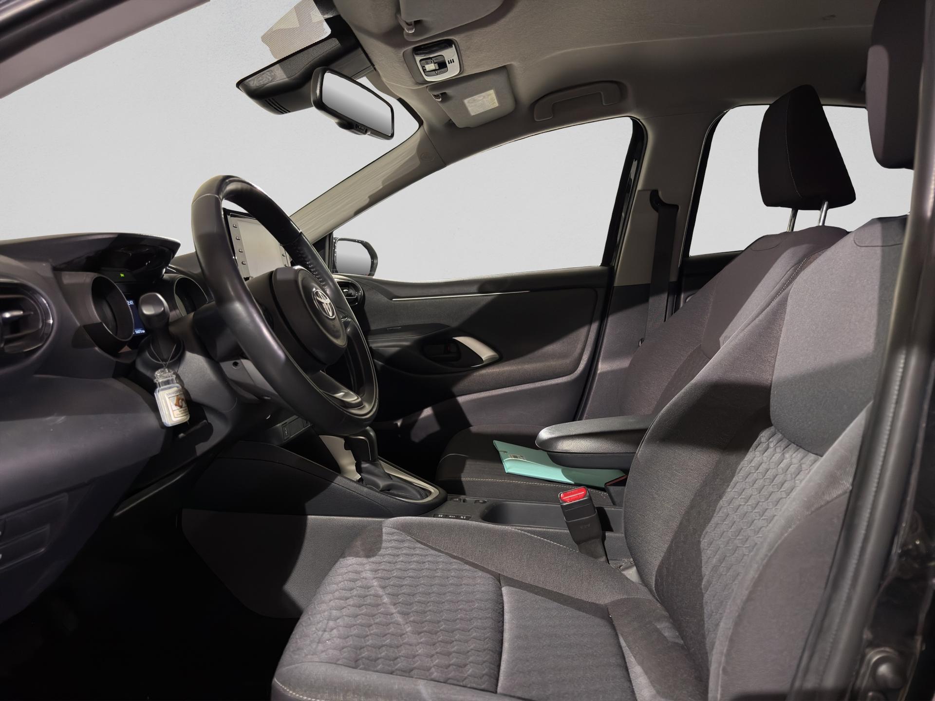 TOYOTA Yaris 1.5 Trend e-CVT-image-8