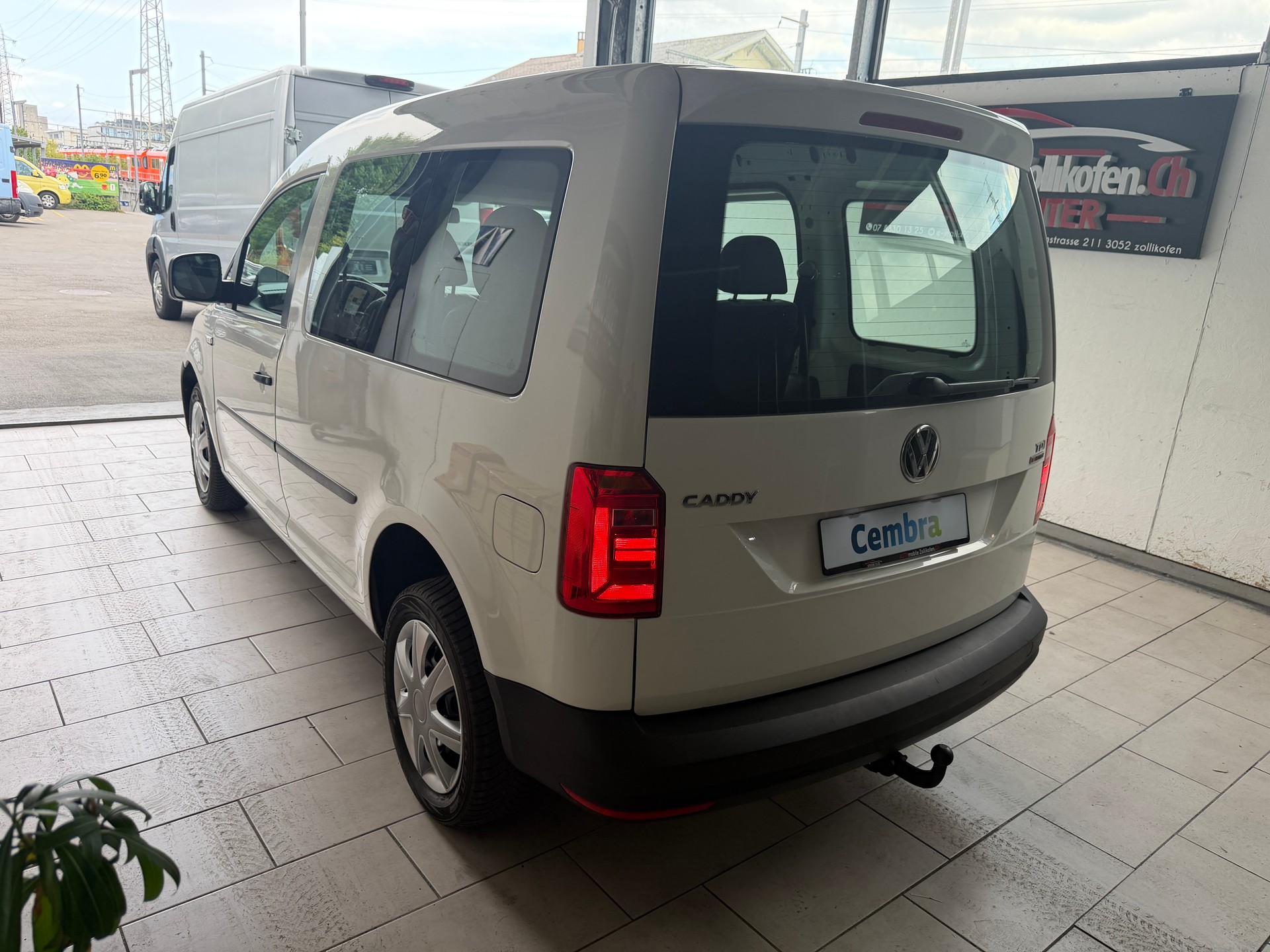 VW Caddy 2.0 TDI Trendline 4Motion-image-9