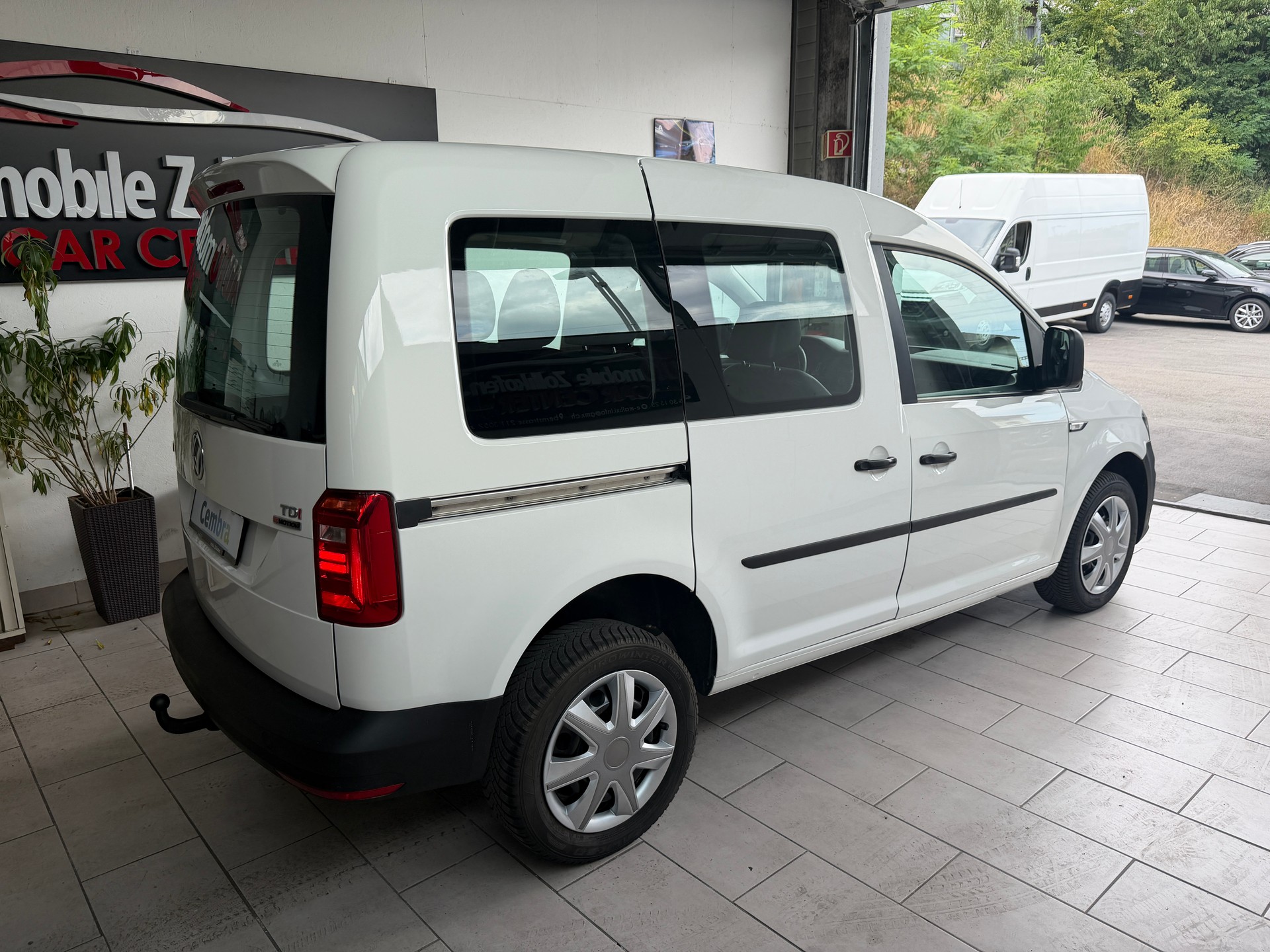 VW Caddy 2.0 TDI Trendline 4Motion-image-7