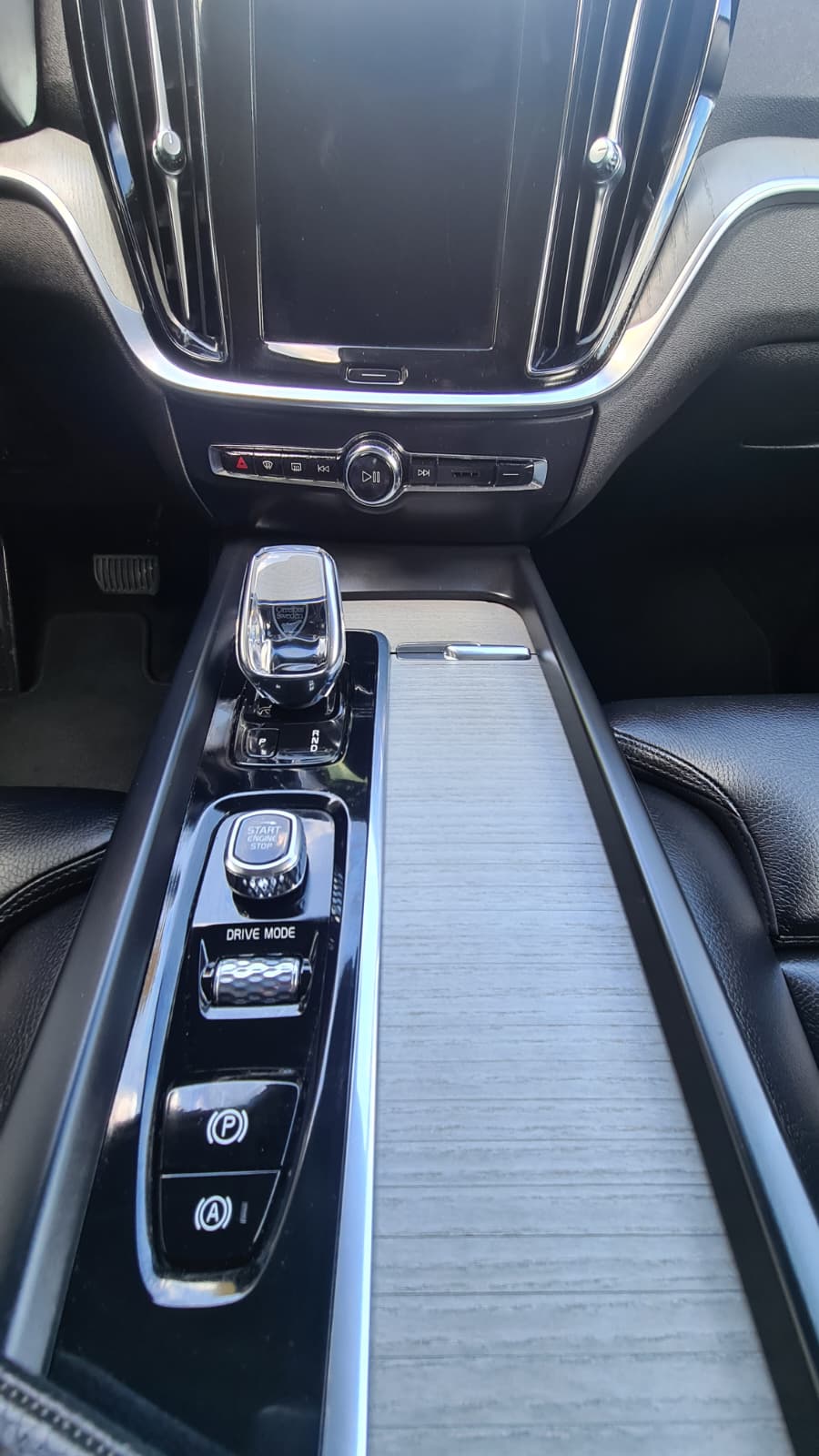 VOLVO V60 B4 Diesel Mild Hybrid Inscription Geartronic ** Voll-Leder ** Gr-Navi ** RF-Kamera 360° ** Sitzmemory ** Ab MFK **-image-15