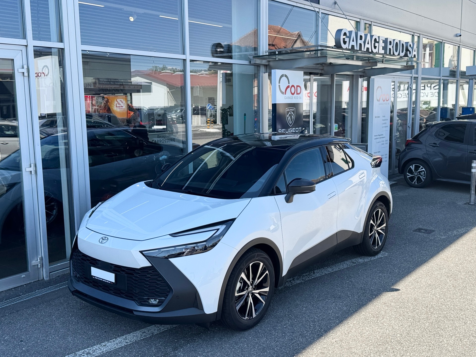 TOYOTA C-HR 1.8 HSD CVT Swiss Edition-image-0