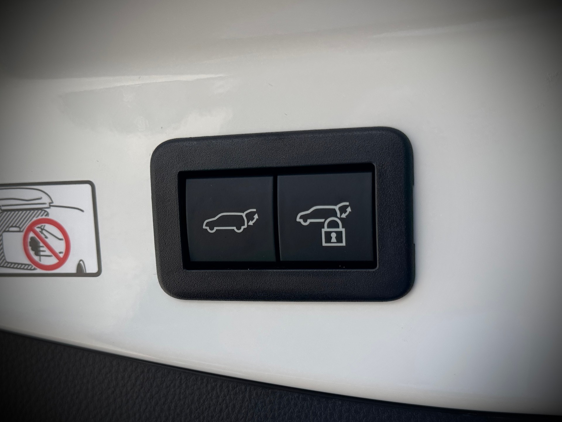 TOYOTA C-HR 1.8 HSD CVT Swiss Edition-image-9