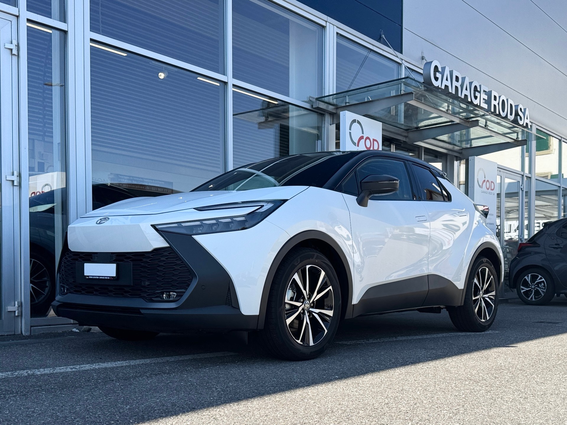 TOYOTA C-HR 1.8 HSD CVT Swiss Edition-image-1