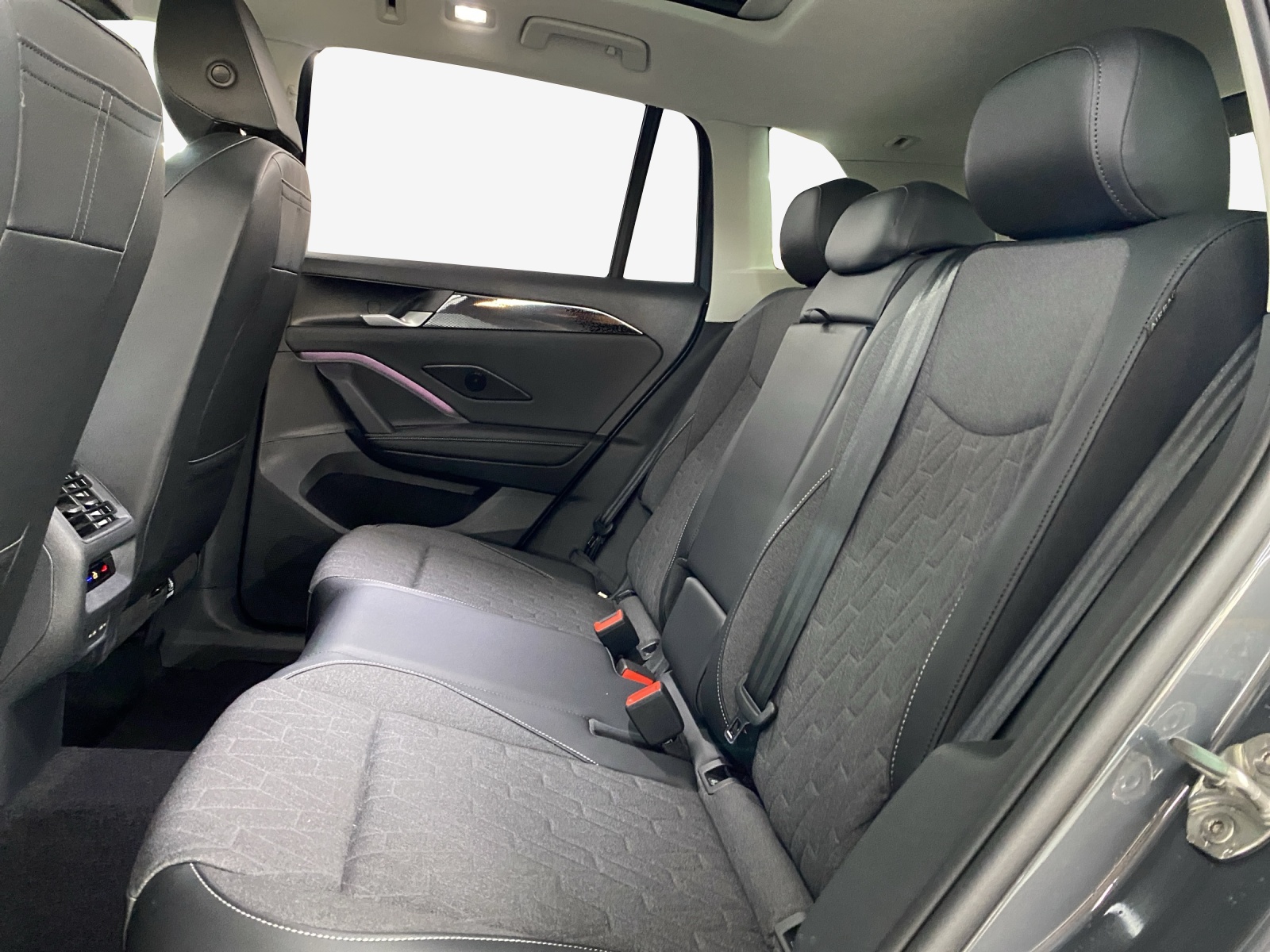 VW Tiguan 2.0 TSI DSG Life 4Motion-image-11